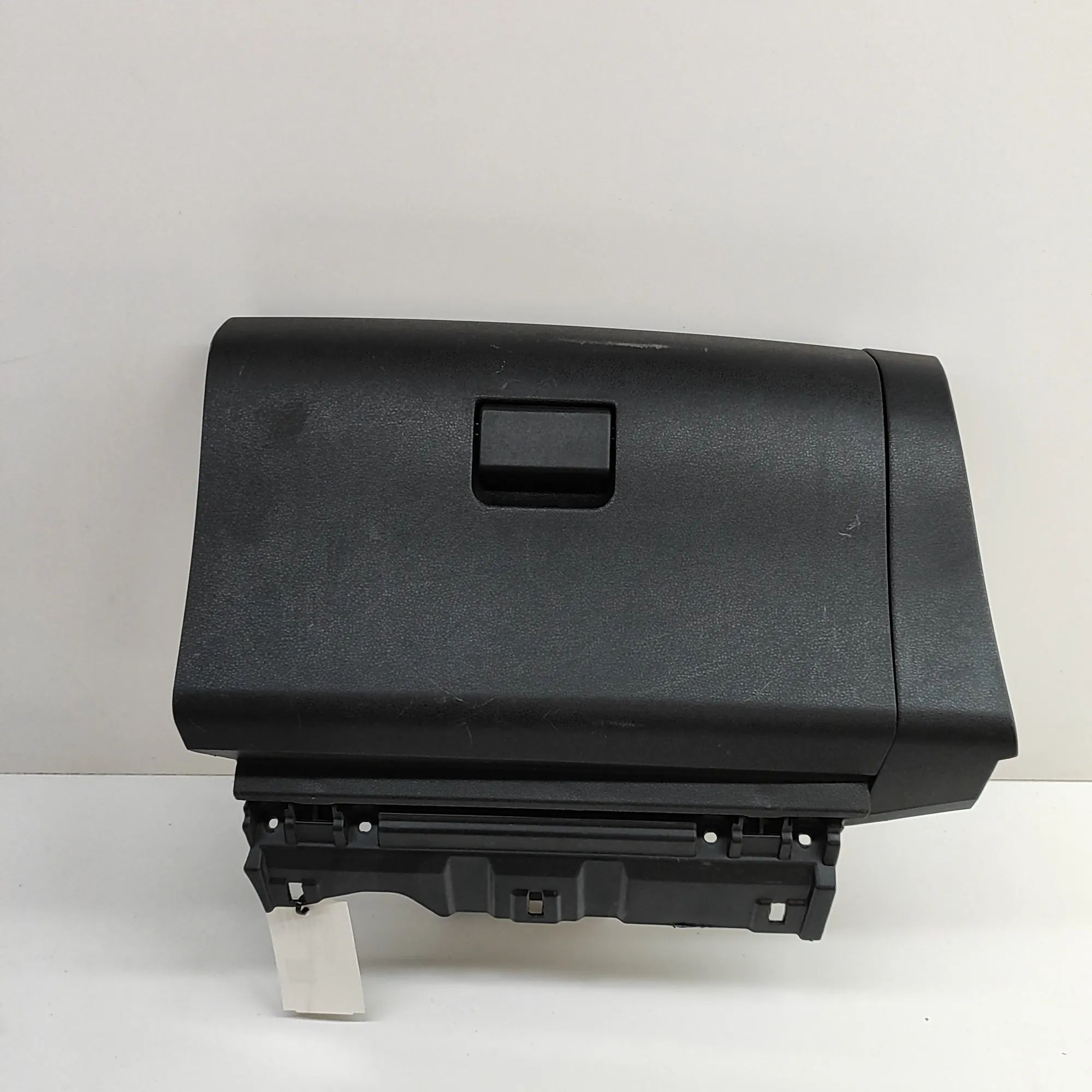 Nissan Leaf Glove Compartment Glove compartment — NISSAN LEAF (ZE1) (2017-......
