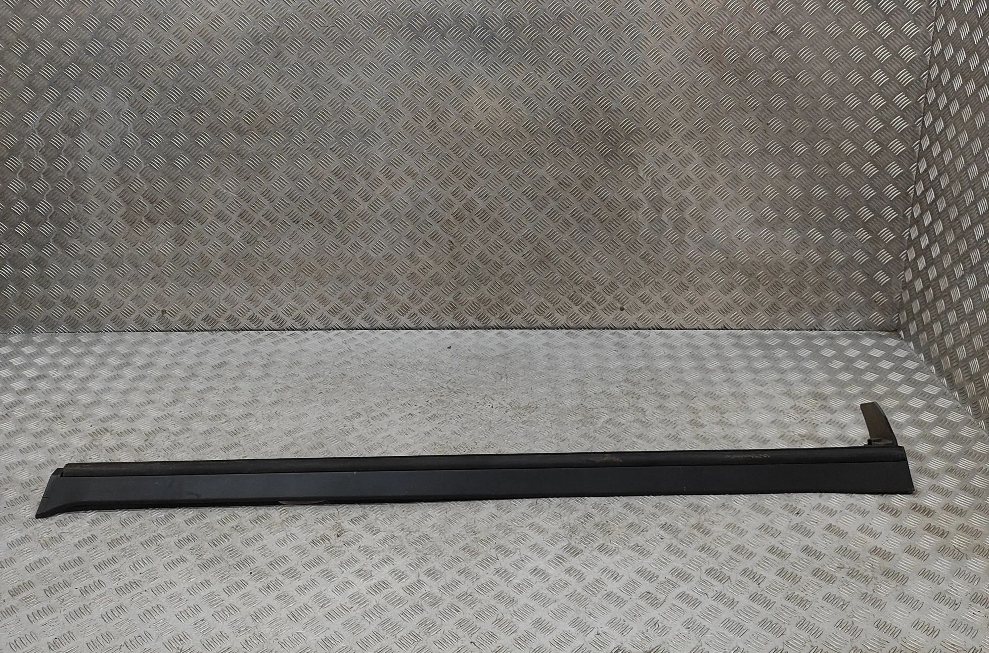 Kia Sportage Right Side Plastic Sideskirt Cover Right Side Plastic Sideskirt Cover — KIA SPORTA...