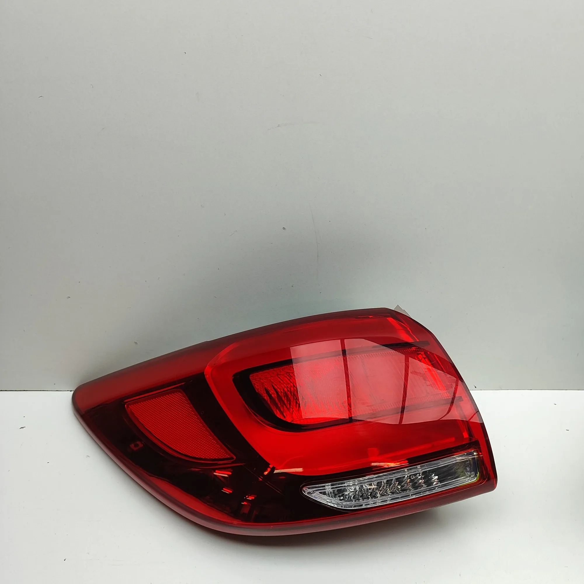Kia Sportage Rear Left Tail Light Rear Left Tail Light — KIA SPORTAGE (SL) (2009-...