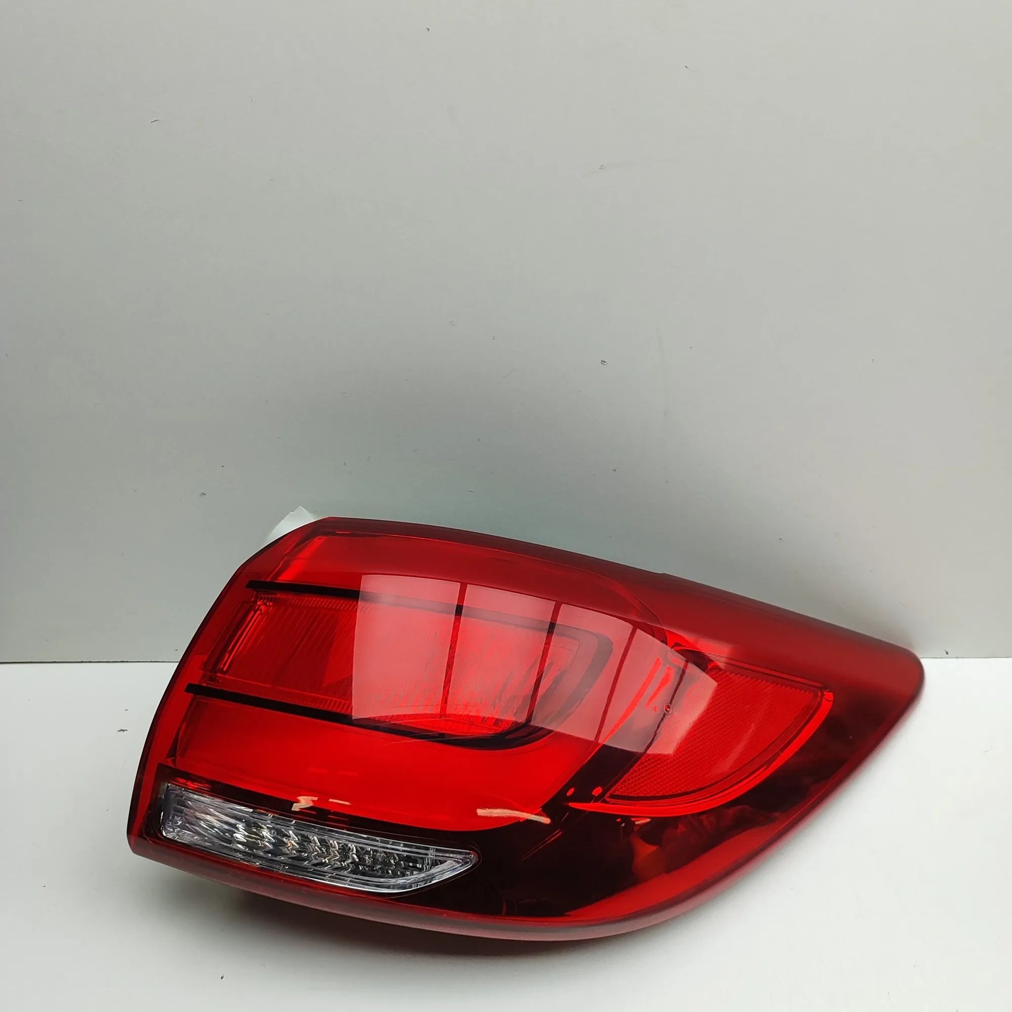 Kia Sportage Rear Right Tail Light Rear Right Tail Light — KIA SPORTAGE (SL) (2009...