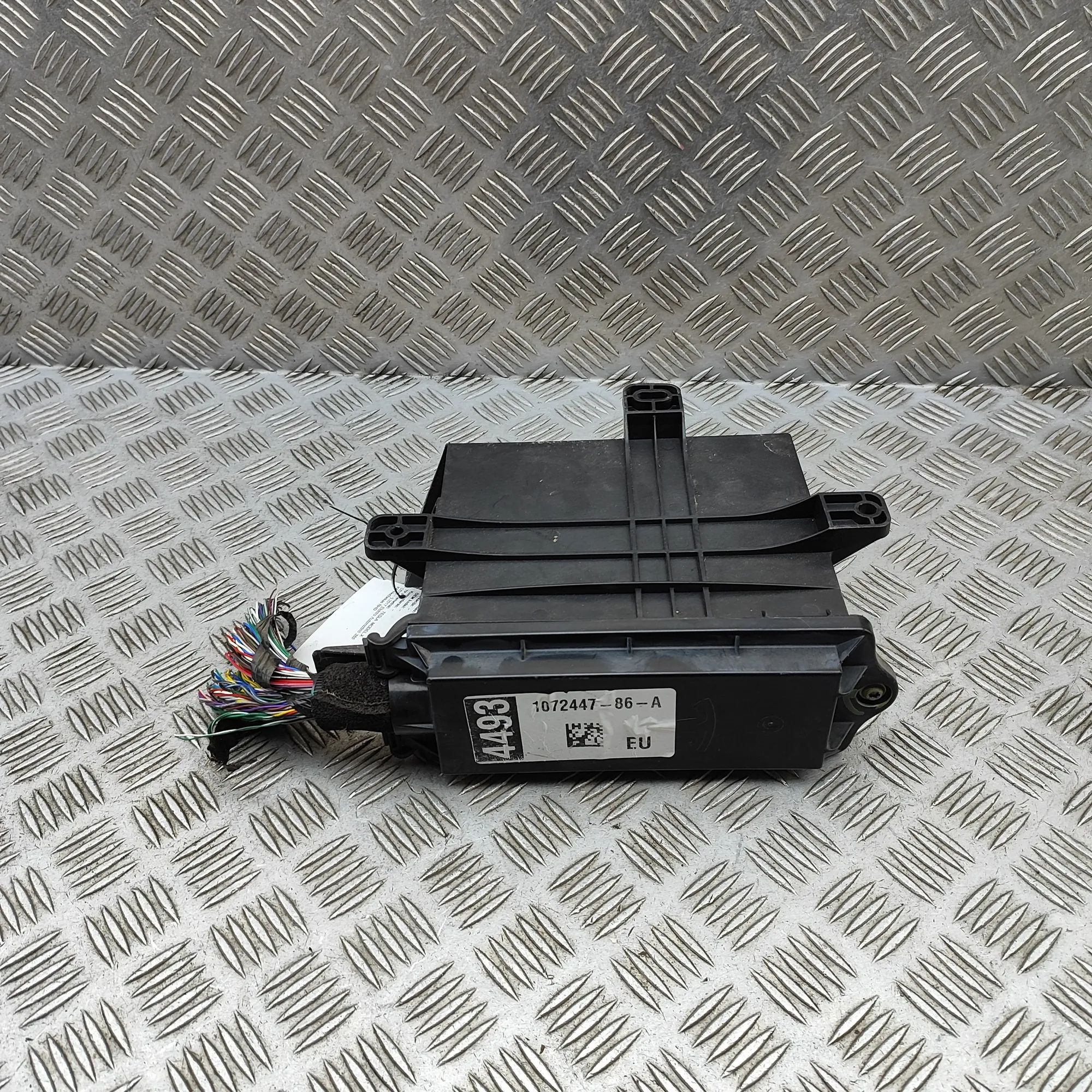 Tesla Model X Comfort Control Unit Comfort Control Unit — TESLA MODEL X (2013-...)...