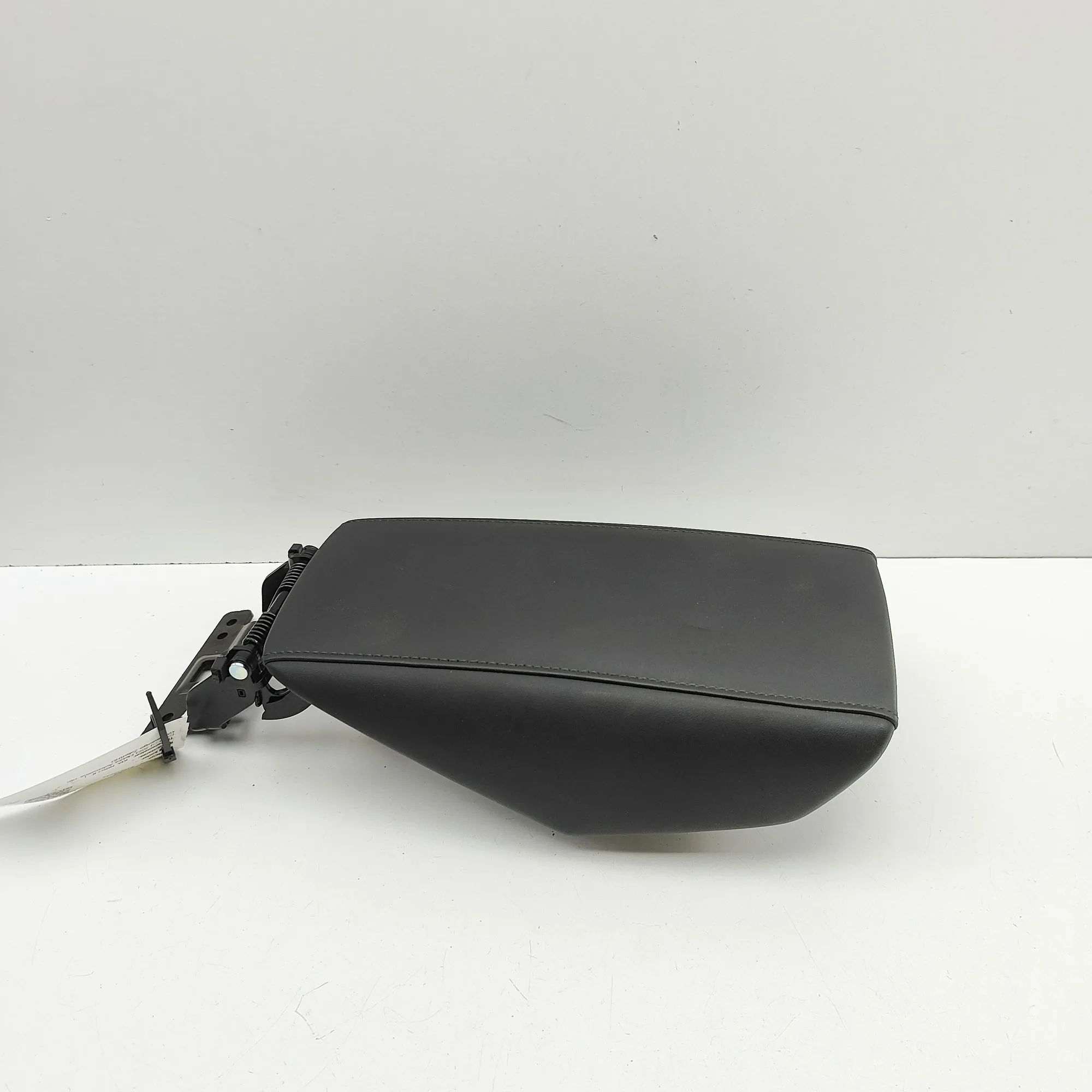 Kia Niro Armrest Armrest — KIA NIRO (II) (2022-...) — 84660-AT00...