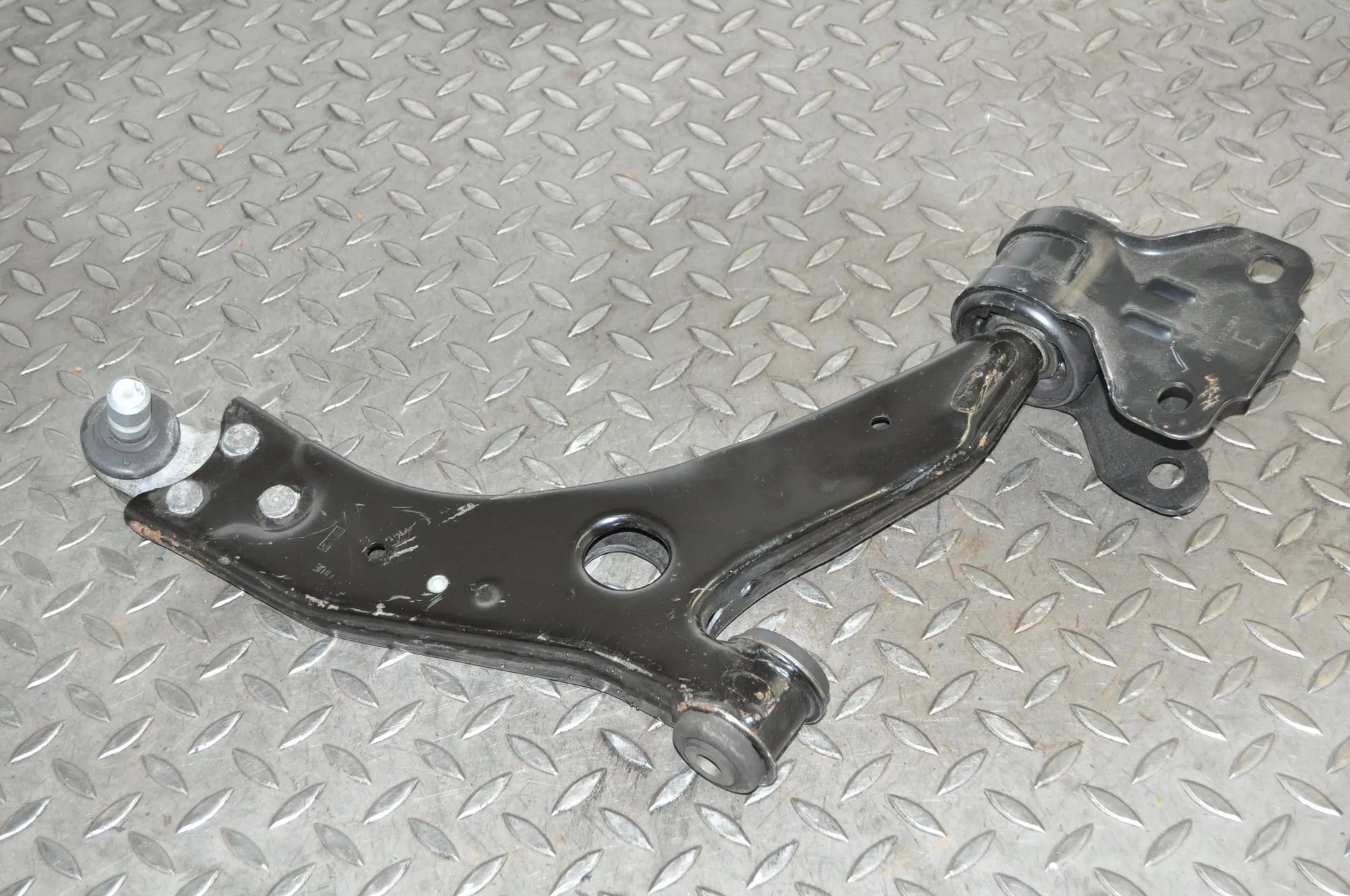 Volvo V40 Front Right Lower Control Arm Front Right Lower Control Arm — VOLVO V40 (Hatc...