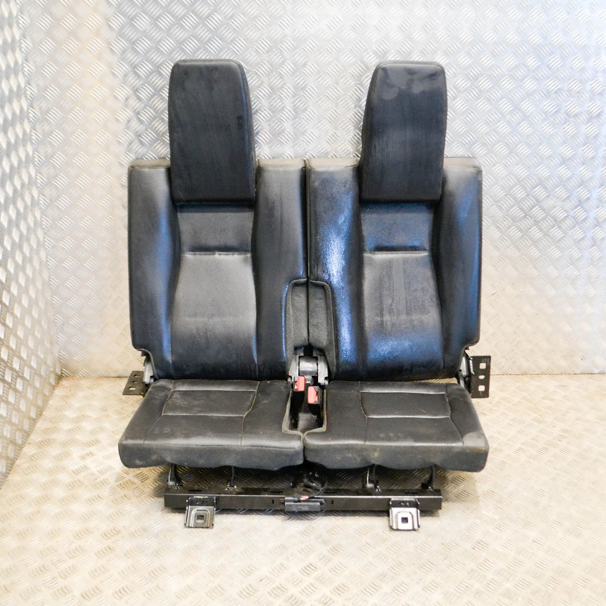 Land Rover Discovery Sport Rear seat Rear seat — LAND ROVER DISCOVERY SPORT (L550) (...