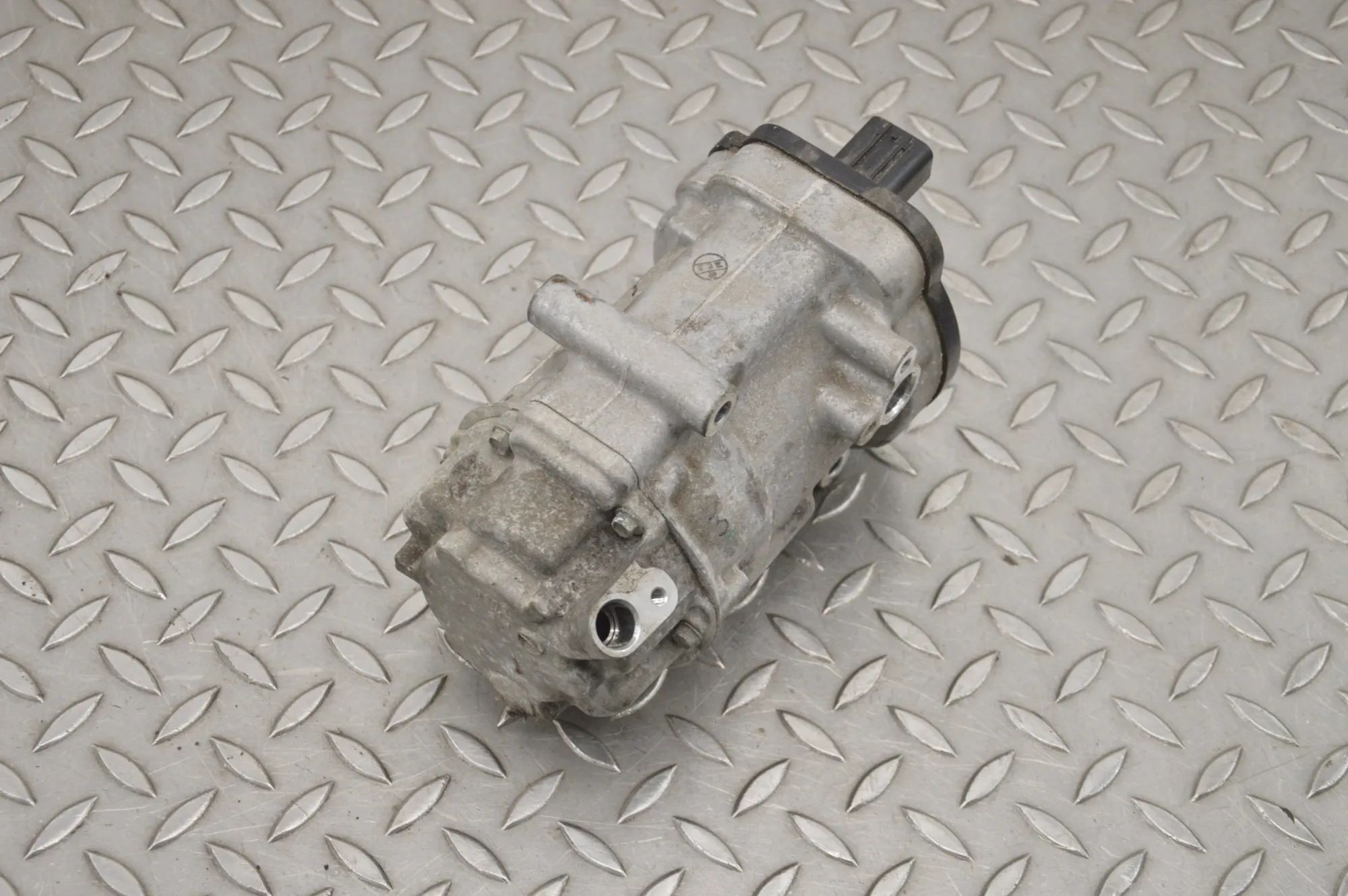 Lexus ES Air-conditioning compressor Air-conditioning compressor — LEXUS ES (_Z10_, ...
