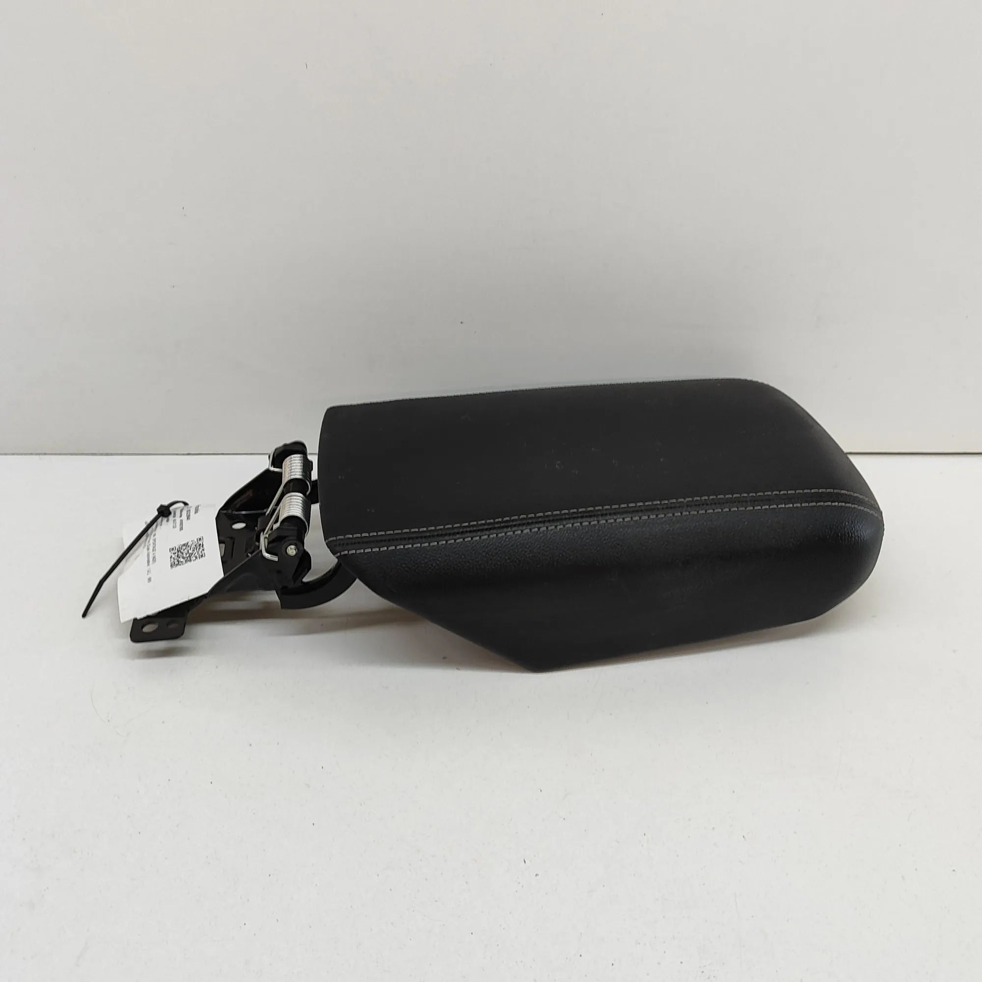 Kia Sportage Käsinoja Armrest — KIA SPORTAGE (V NQ5) (2021-...) — 846...