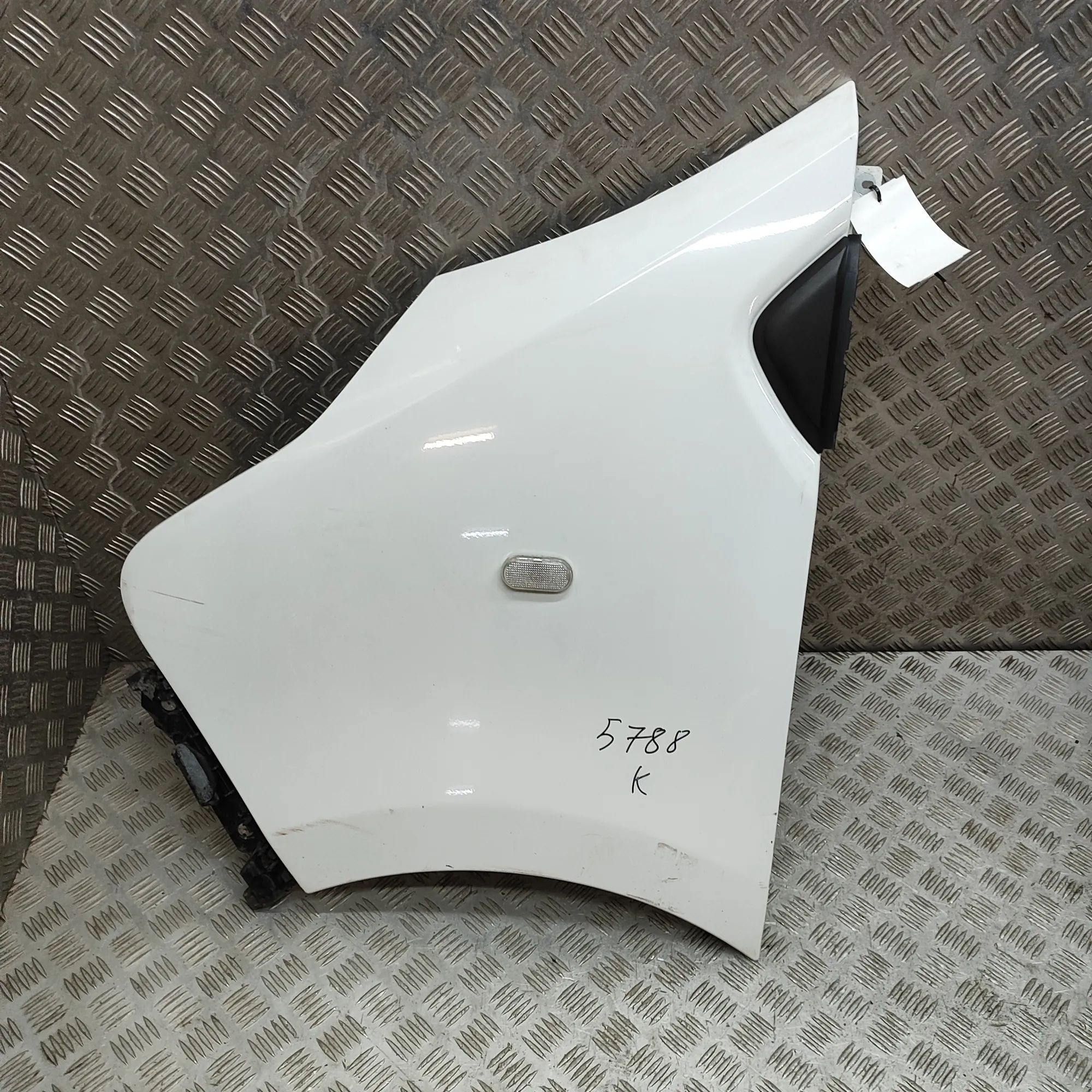 Opel Vivaro (B) Front Left Fender Front Left Fender — OPEL VIVARO (Van) (2014-......