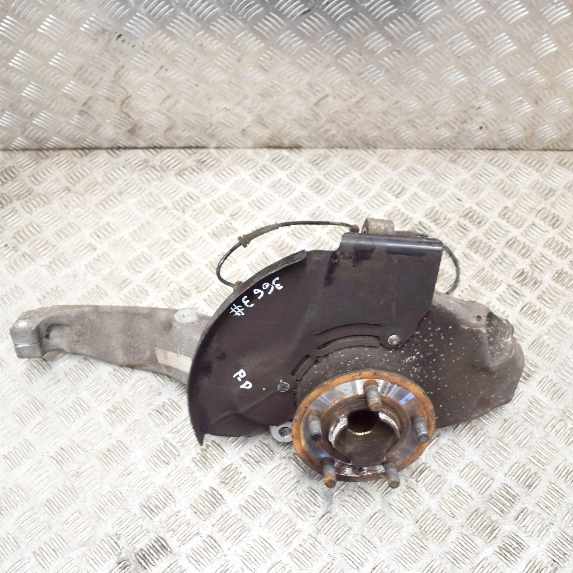 Land Rover Range Rover Sport (L494) Front Right Wheel Hub Front Right Wheel Hub — LAND ROVER RANGE ROVER ...