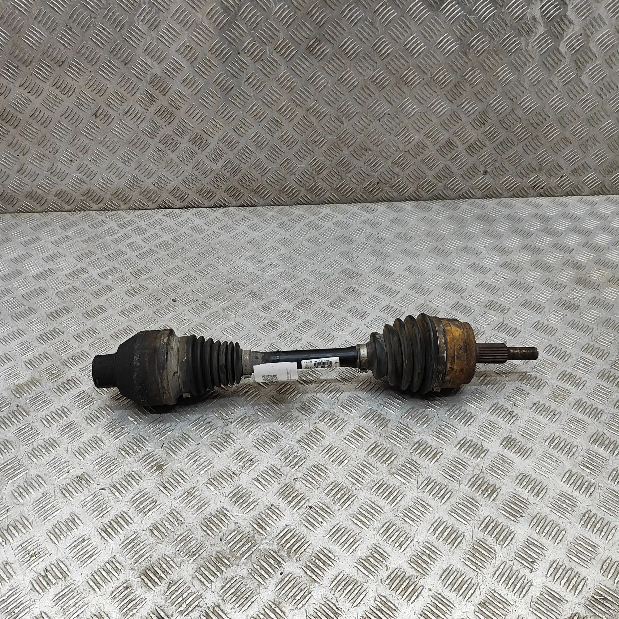 Volkswagen Transporter (T6, Caravelle, Multivan) Front Right Driveshaft Front Right Driveshaft — VW TRANSPORTER (VI T6 ...