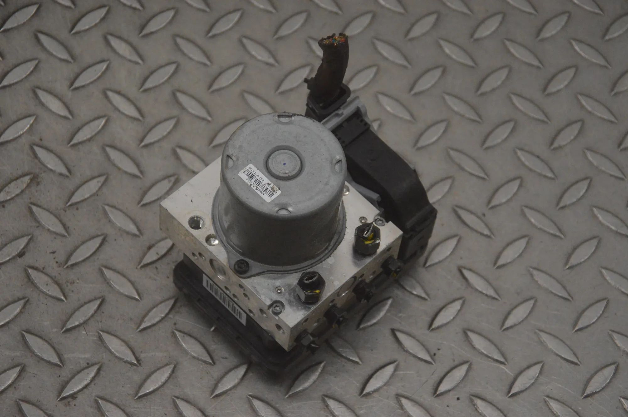 Kia Stinger ABS hydraulic pump ABS Pump — KIA STINGER (CK) (2017-...) — BE6008...