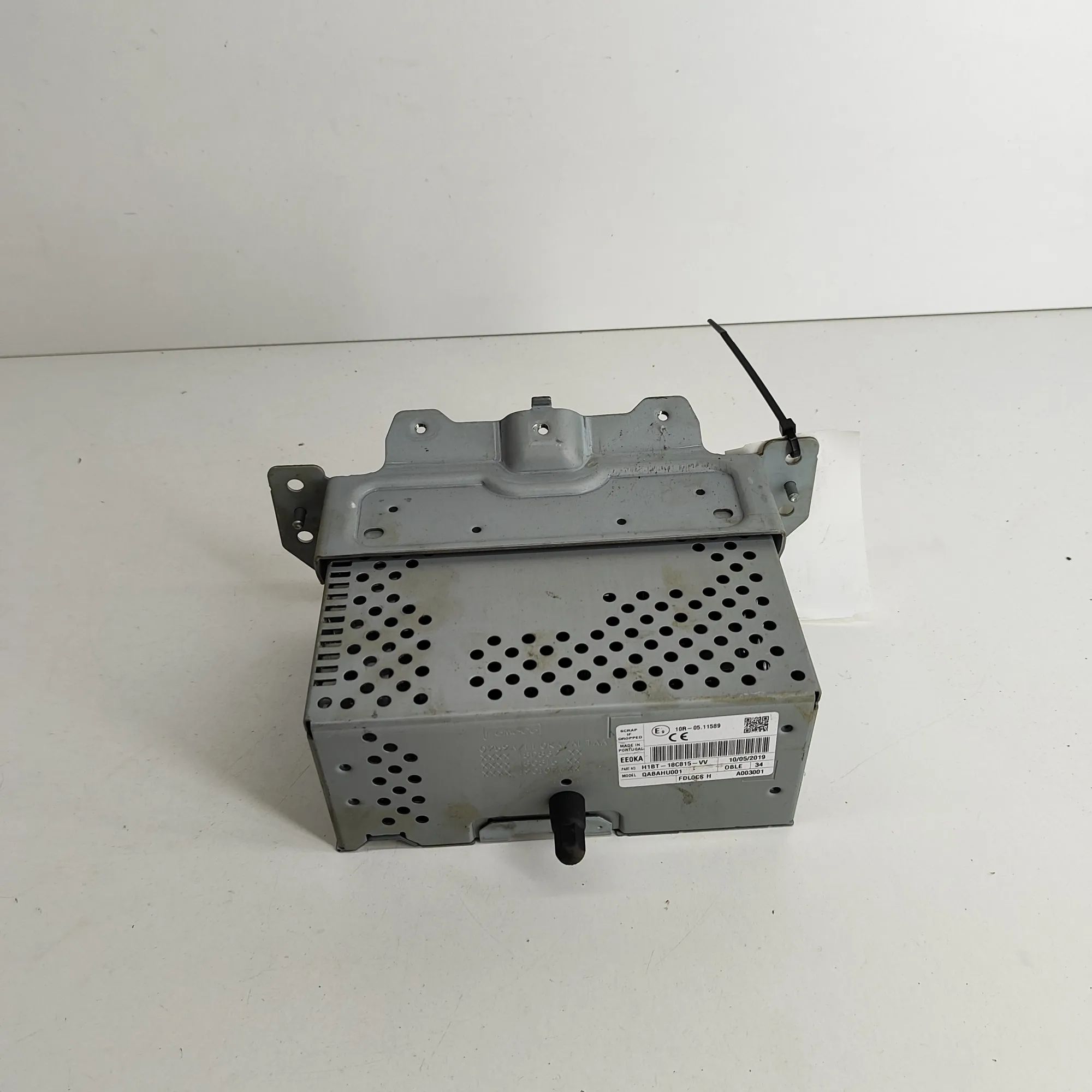 Ford Fiesta Radio / CD / navigation head unit Radio / CD / navigation head unit — FORD FIESTA...