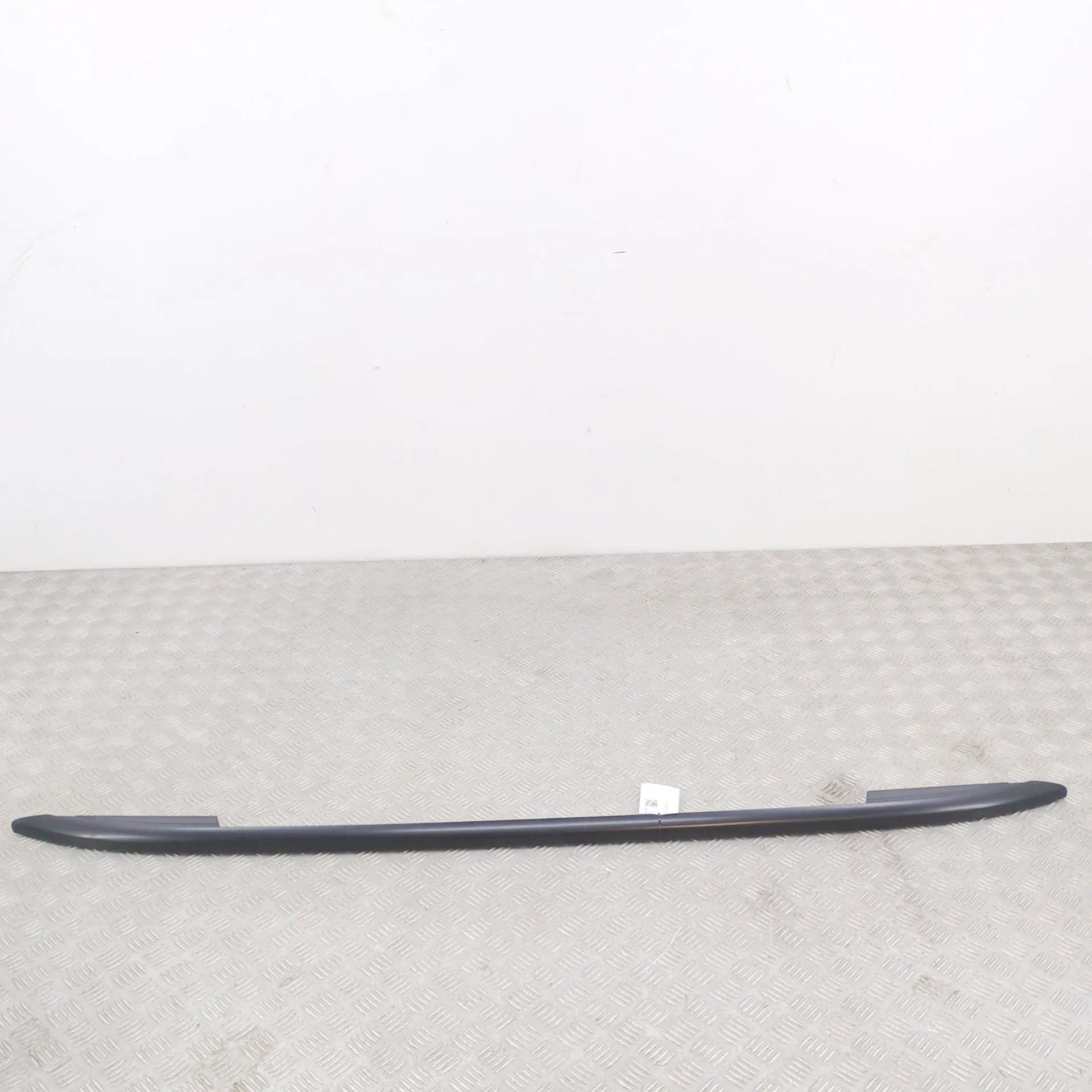 Volkswagen Tiguan Right Side Roof Rail Right Side Roof Rail — VW TIGUAN (AD1) (2016-.....