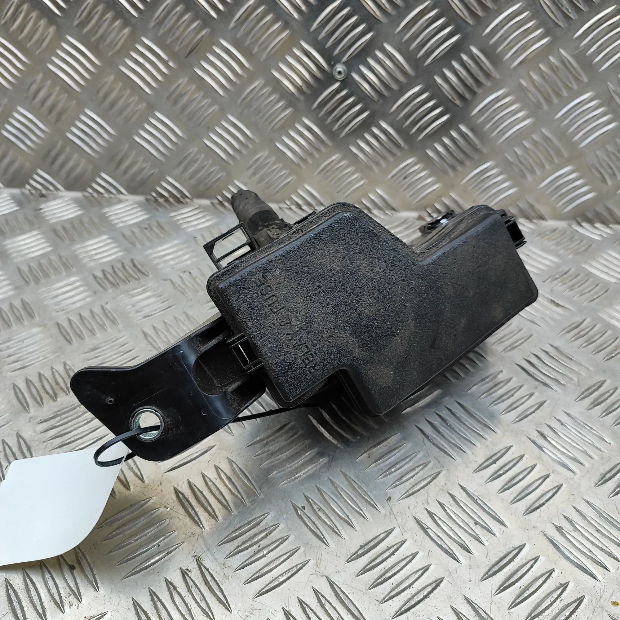 Toyota Yaris Fuse box Fuse box — TOYOTA YARIS (CROSS MXP_) (2020-...)...