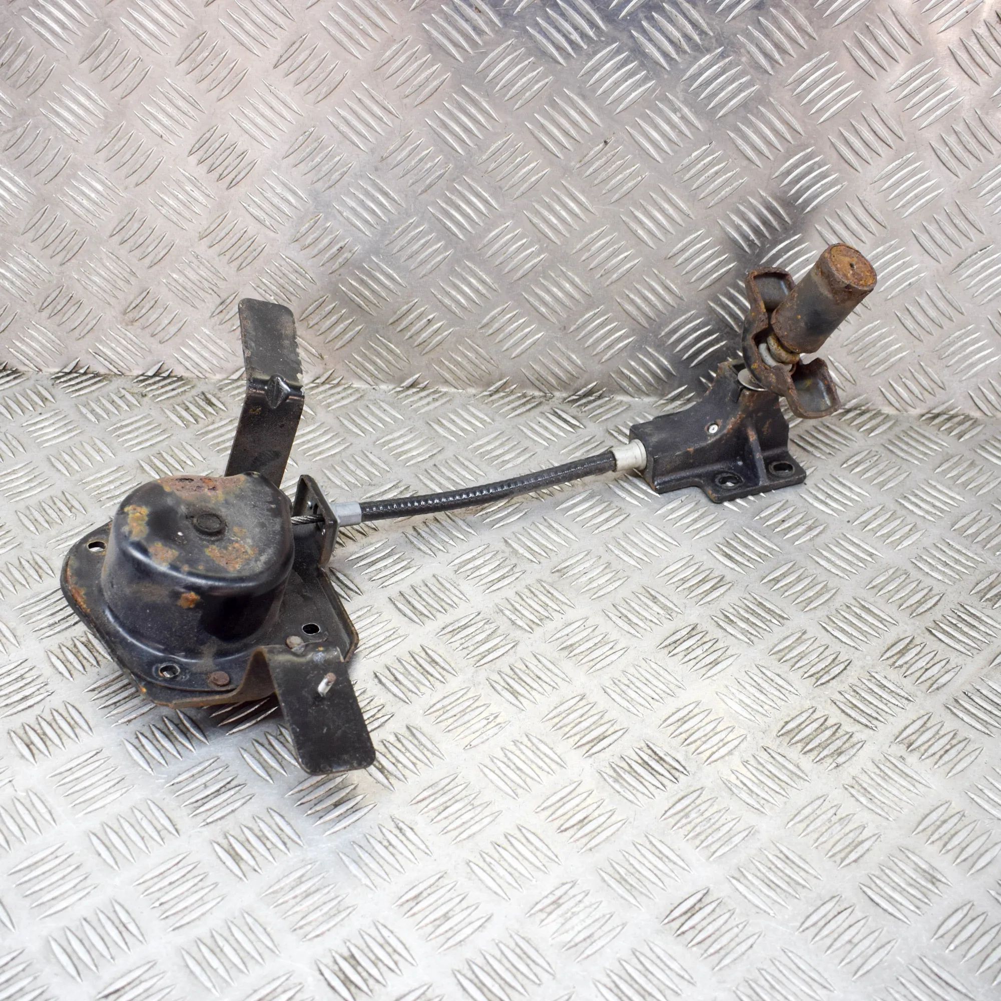 Land Rover Discovery Sport Spare wheel mount Spare wheel mount — LAND ROVER DISCOVERY SPORT ...