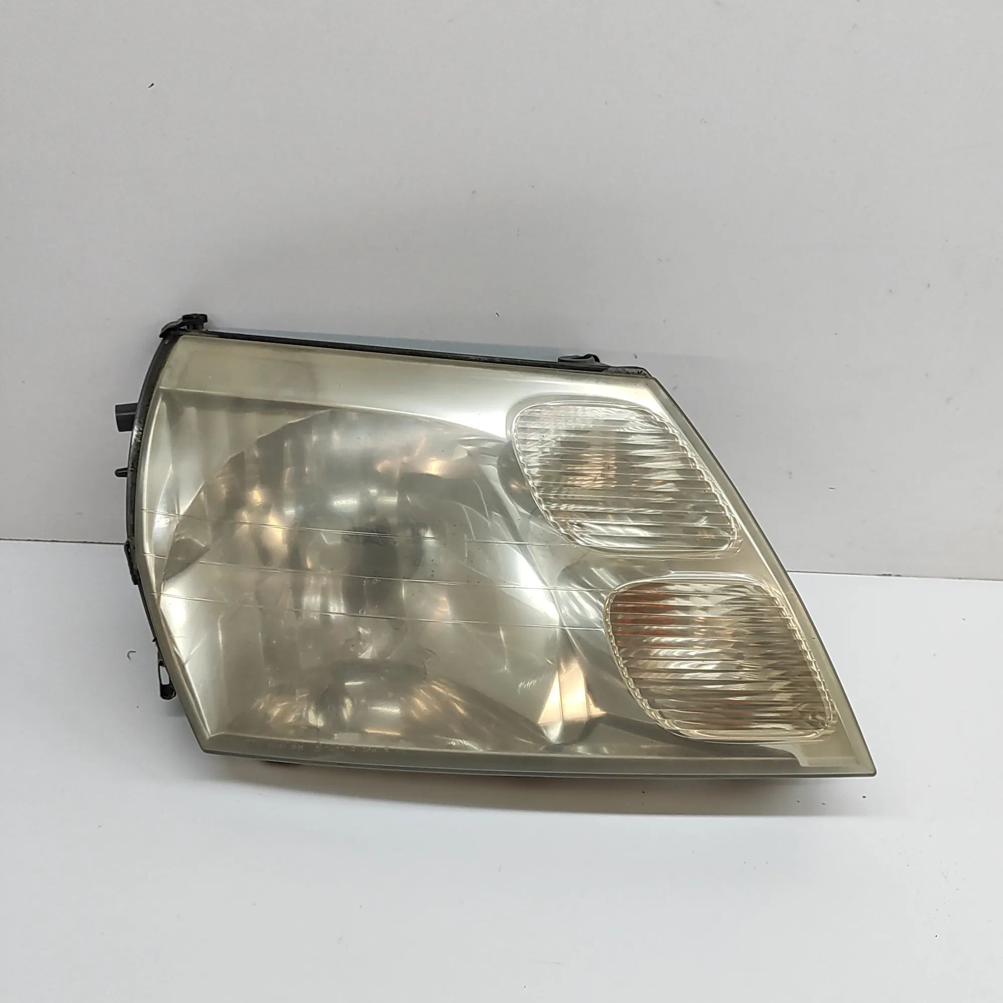 Toyota Hiace (H100) Front Right Headlight