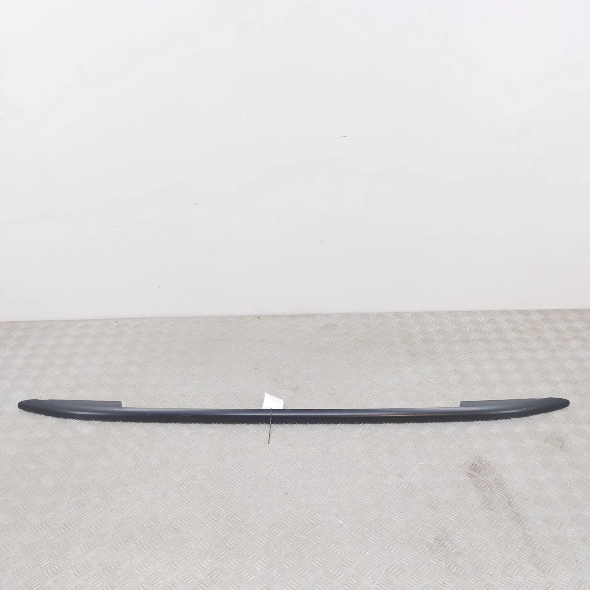 Volkswagen Tiguan Left Side Roof Rail Left Side Roof Rail — VW TIGUAN (AD1) (2016-......
