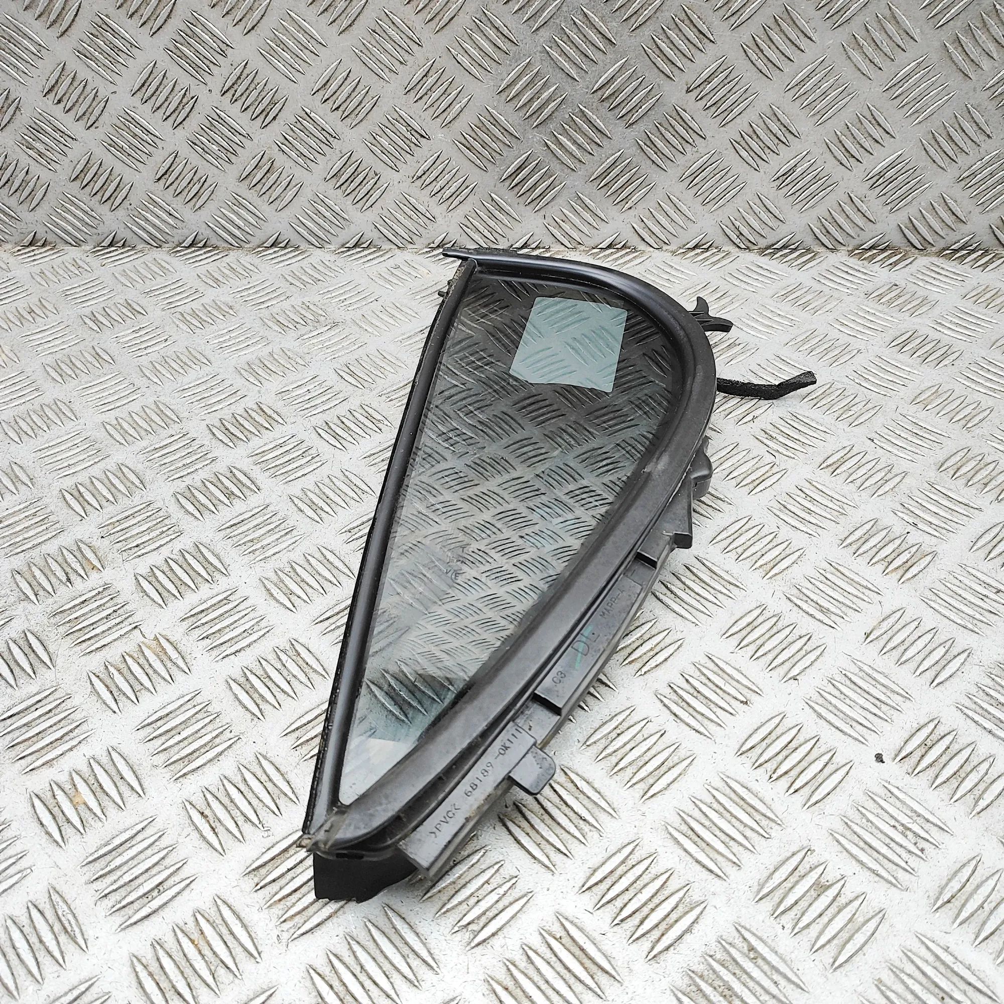 Toyota Hilux Rear door left-hand window Rear door left-hand window — TOYOTA HILUX (VIII...