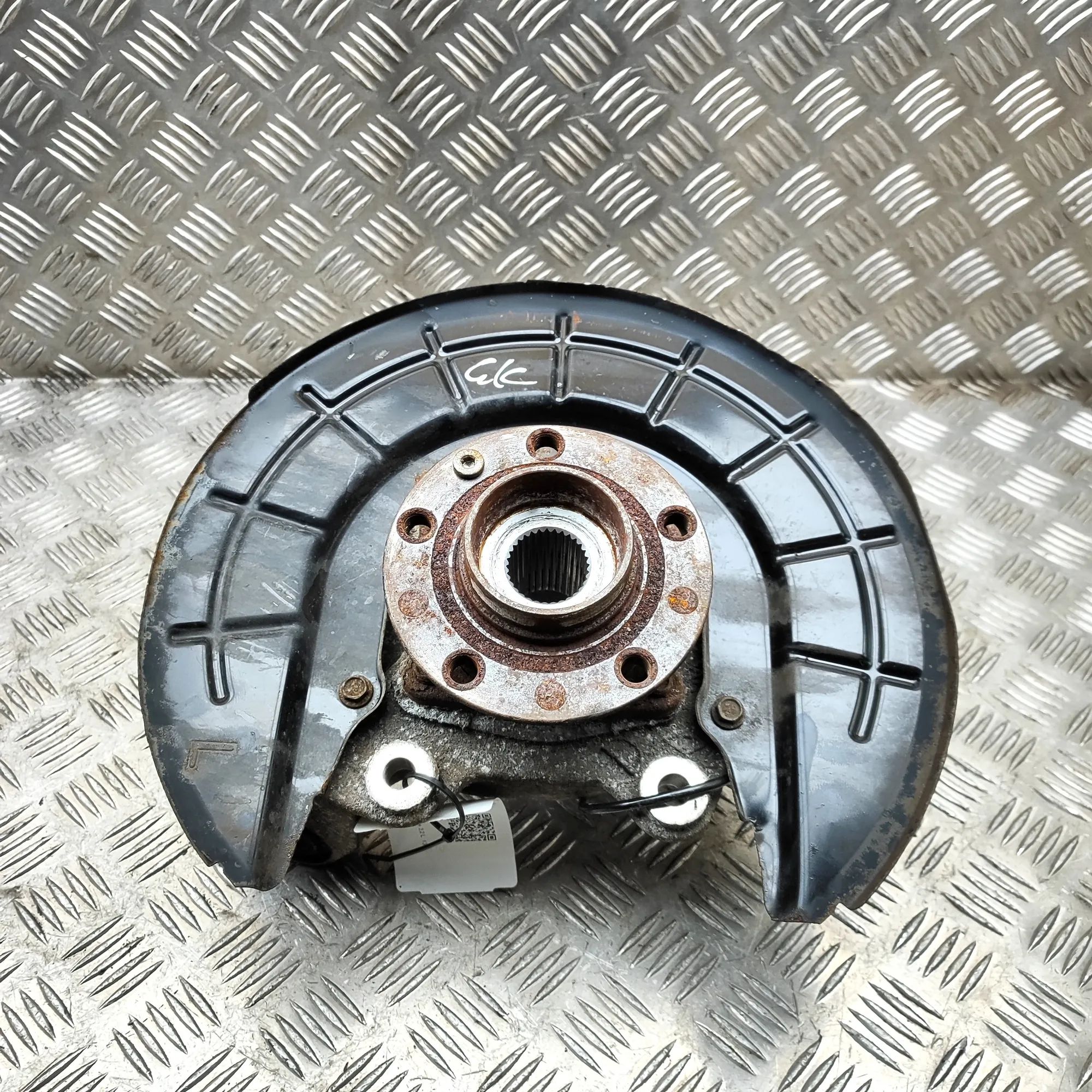 Jeep Cherokee (KL) Rear Left Wheel Hub Spindle Rear Left Wheel Hub Spindle — JEEP CHEROKEE (KL...