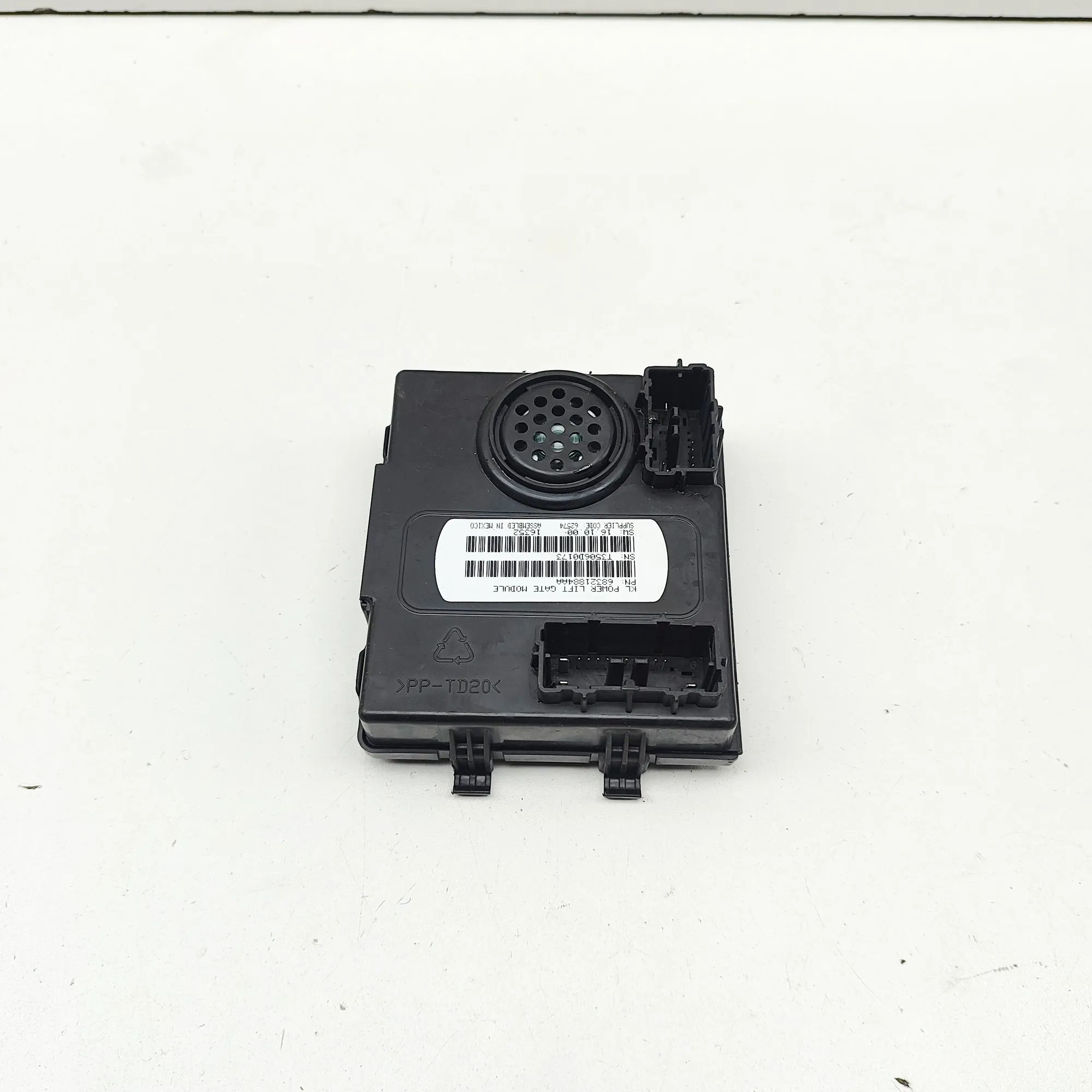 Jeep Cherokee (KL) Tailgate Bootlid Control Unit Tailgate Bootlid Control Unit — JEEP CHEROKEE (...
