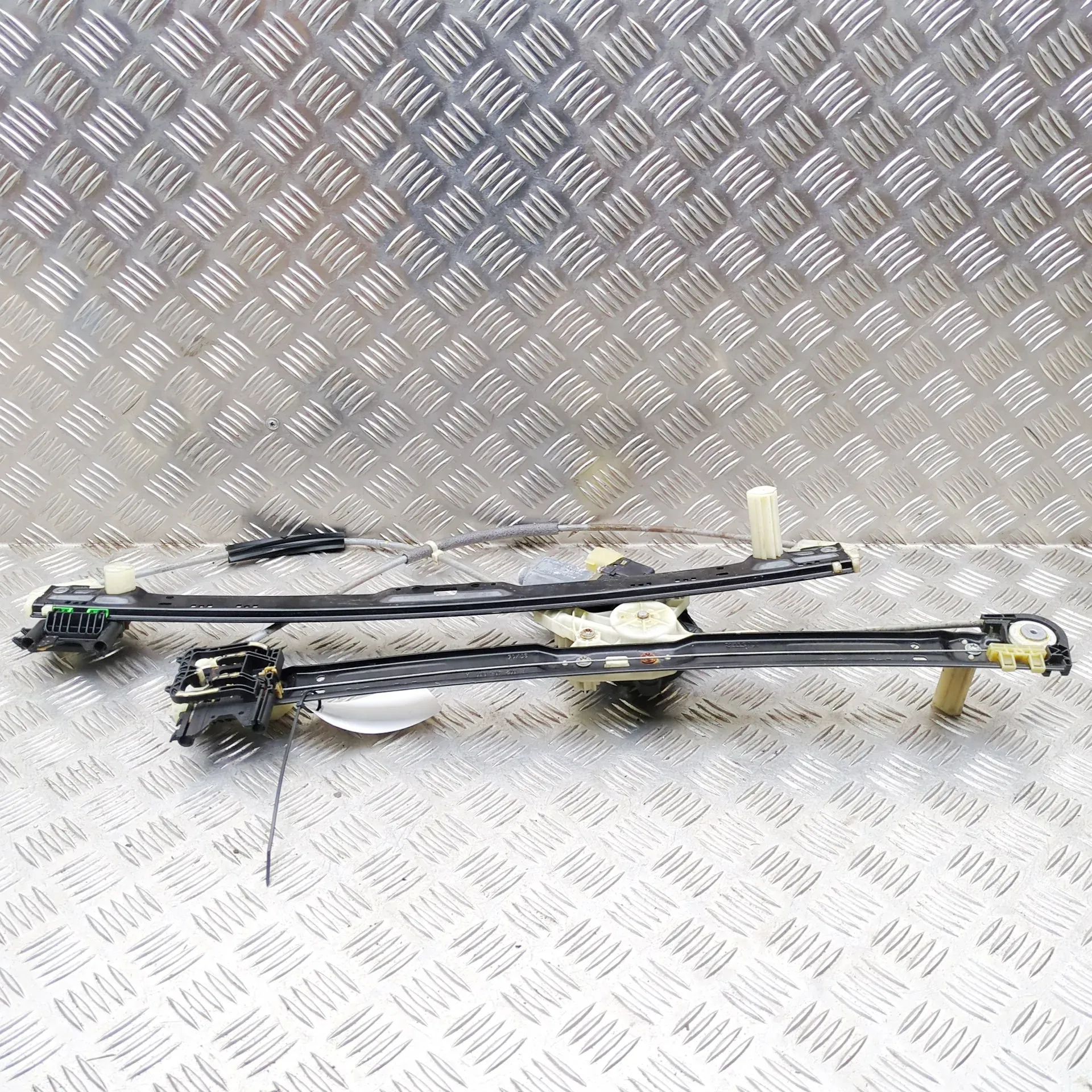 Land Rover Range Rover Sport (L494) Front Left Door Window Regulator Front Left Door Window Regulator — LAND ROVER R...