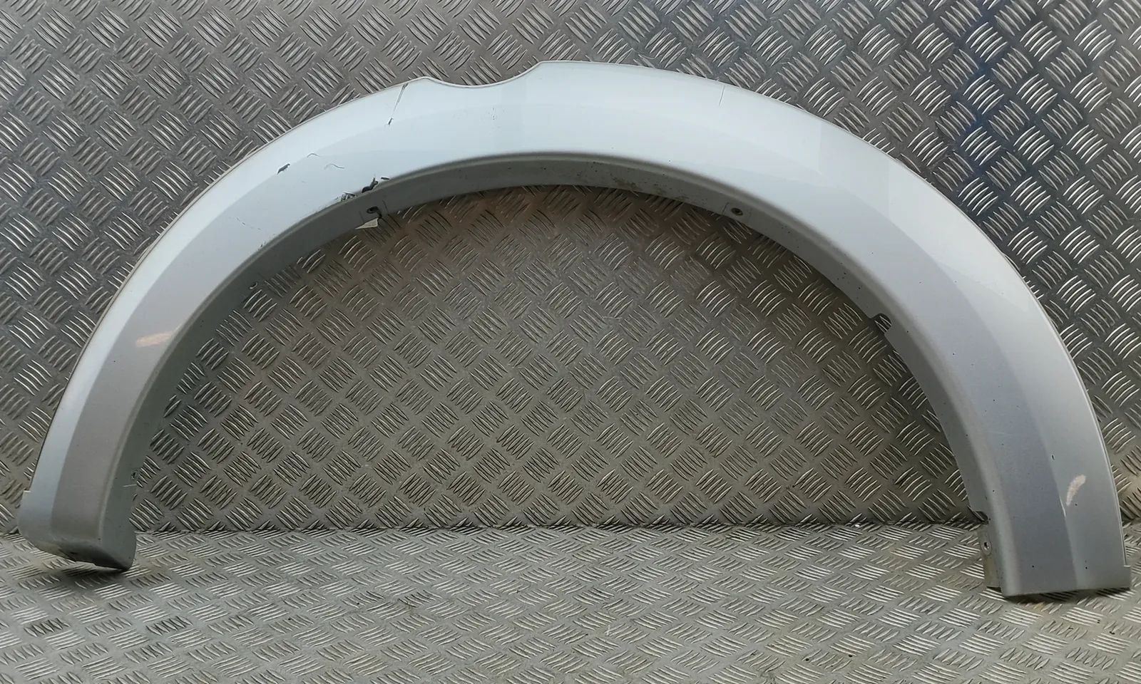 Mitsubishi L200 Wheel arch trim — rear left Wheel arch trim — rear left — MITSUBISHI L (200...