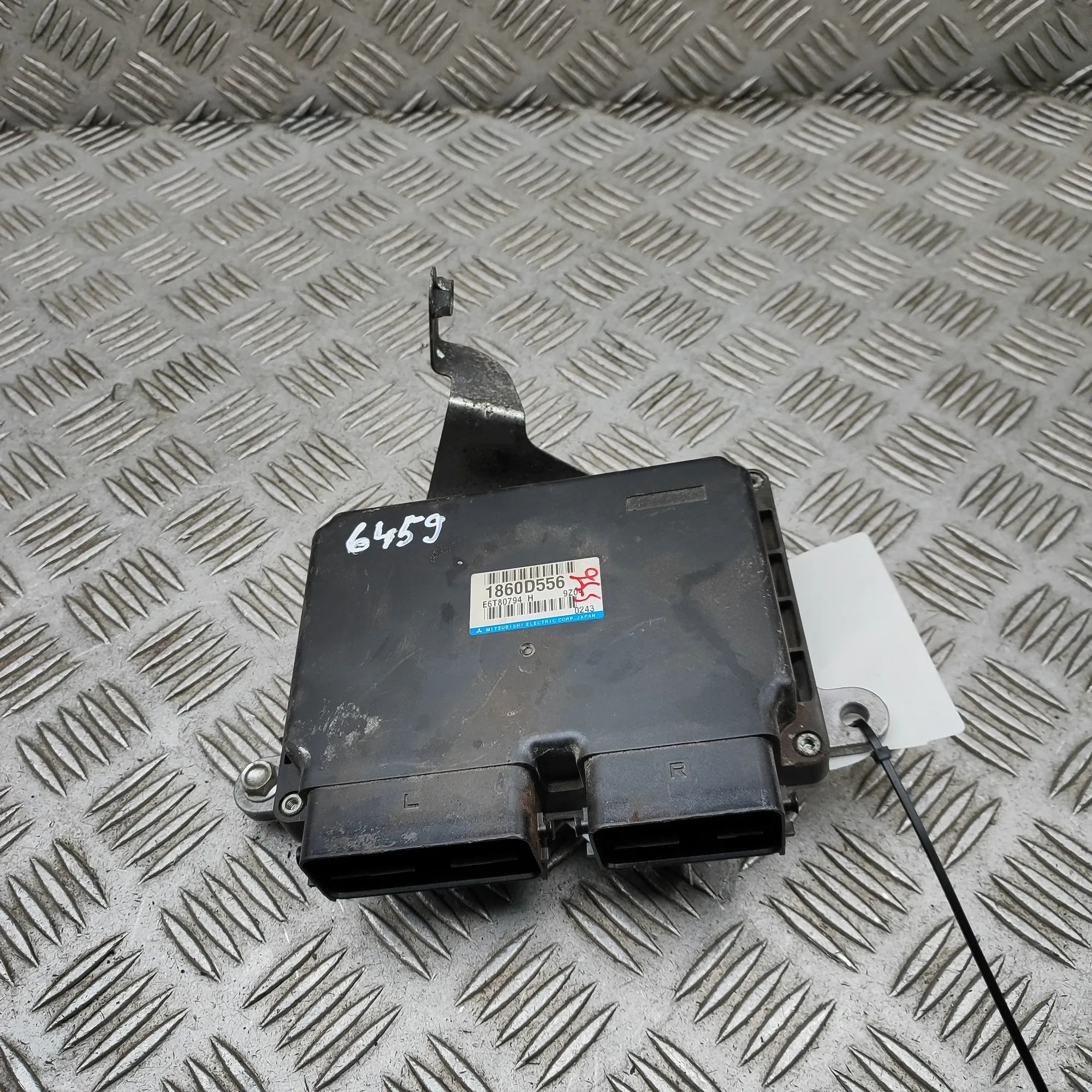 Mitsubishi Outlander Engine Control Unit Engine Control Unit — MITSUBISHI OUTLANDER (III...