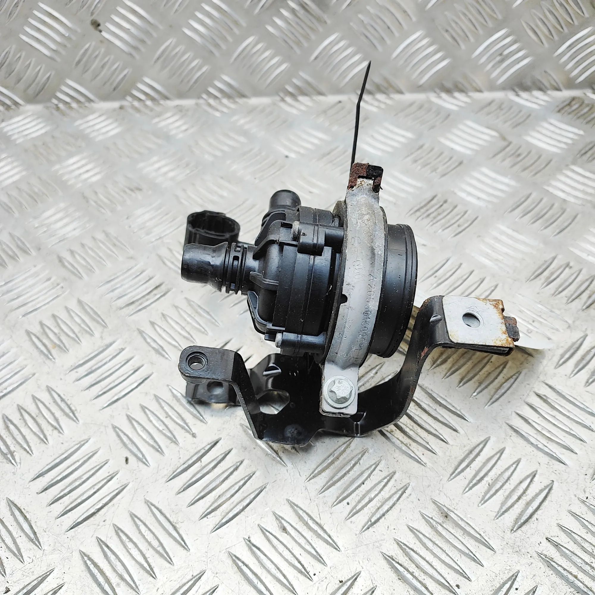 Mercedes-Benz EQS (V297 / X296) Auxiliary Water Pump Auxiliary Water Pump — MERCEDES BENZ EQS (V297)...
