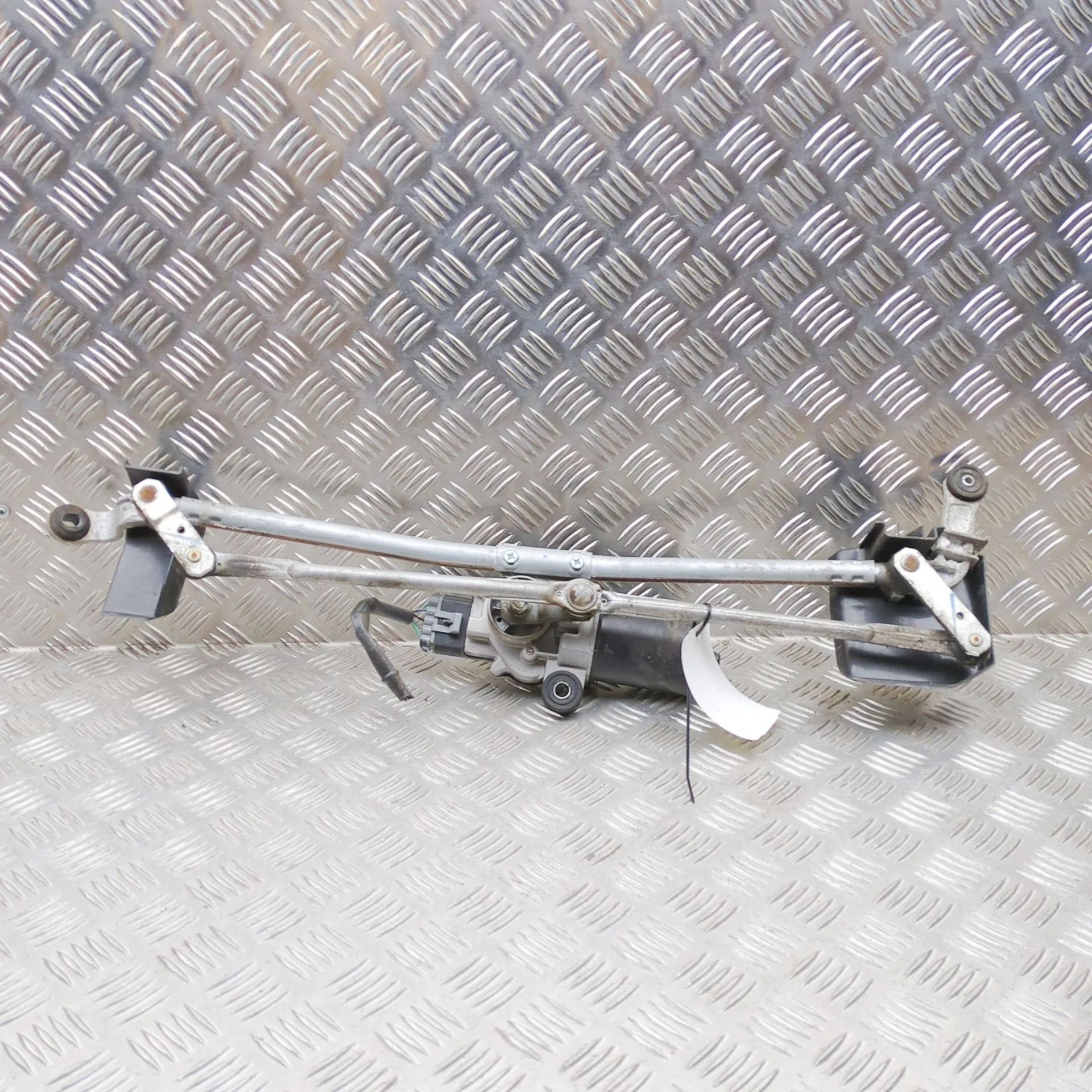 Isuzu D-Max Front Windshield Wiper Mechanism Front Windshield Wiper Mechanism — ISUZU D-MAX ...
