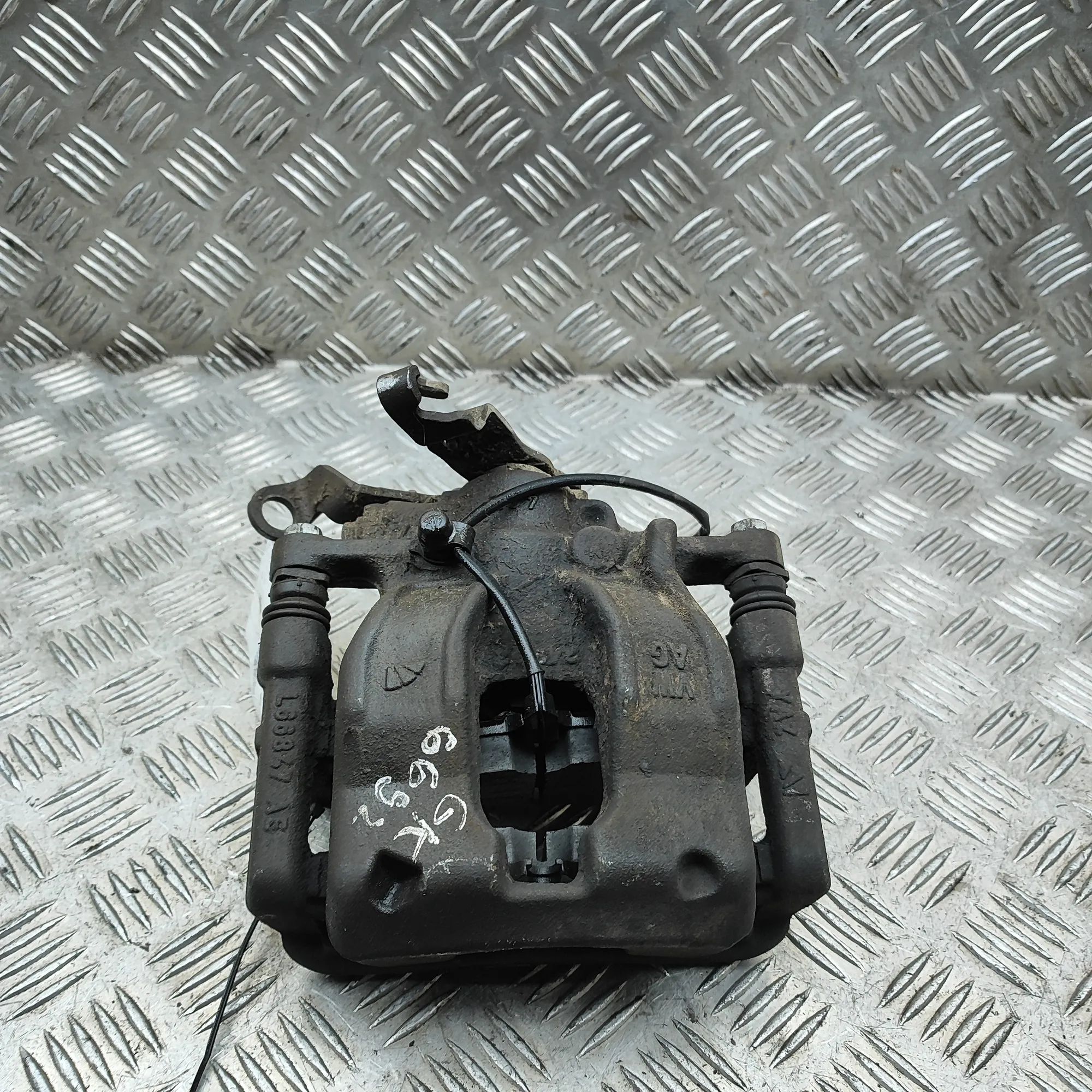 Volkswagen Crafter Brake caliper — rear left Brake caliper — rear left — VW CRAFTER (Van SY_...