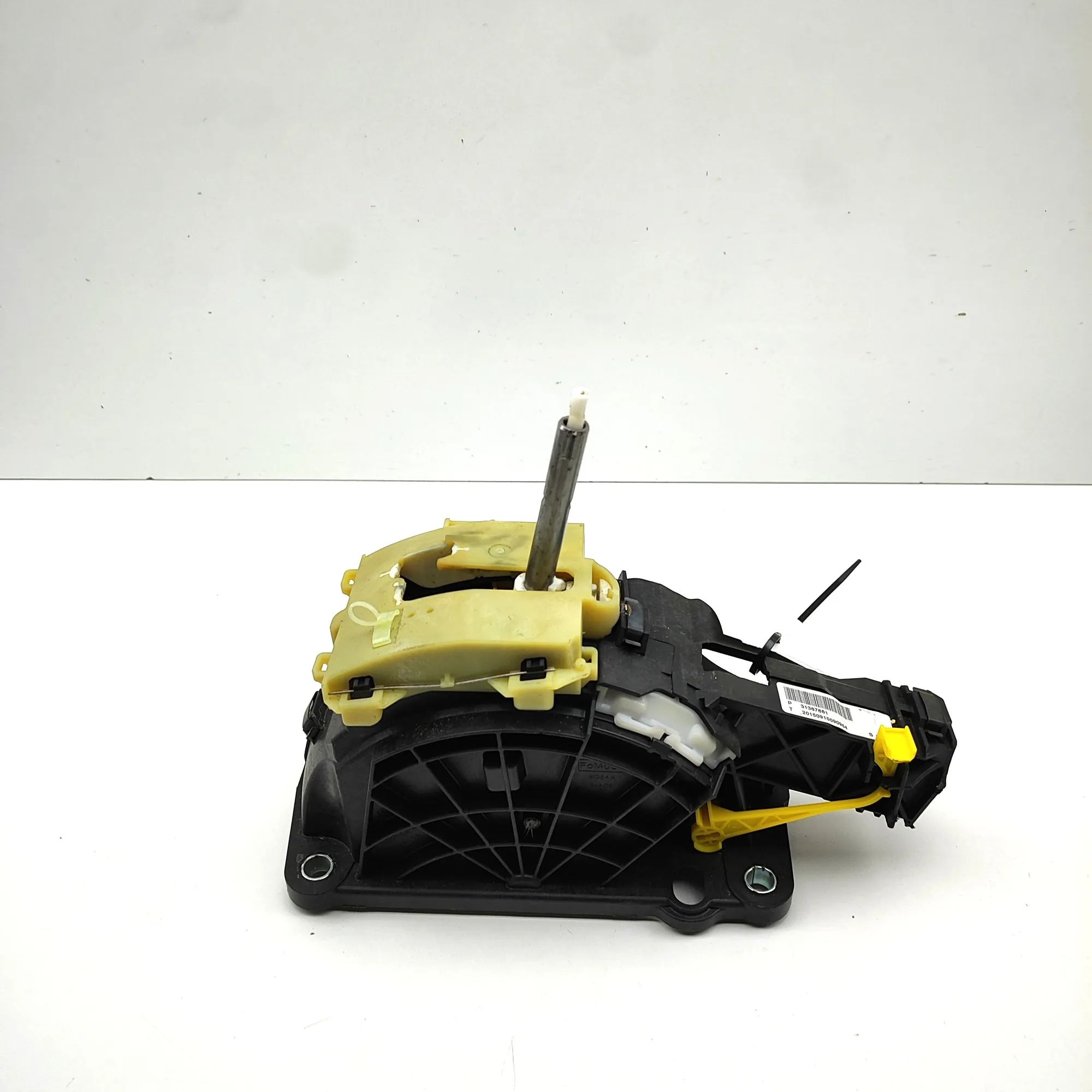 Volvo V40 Gear Shifting Mechanism Gear Shifting Mechanism — VOLVO V40 (Hatchback)...