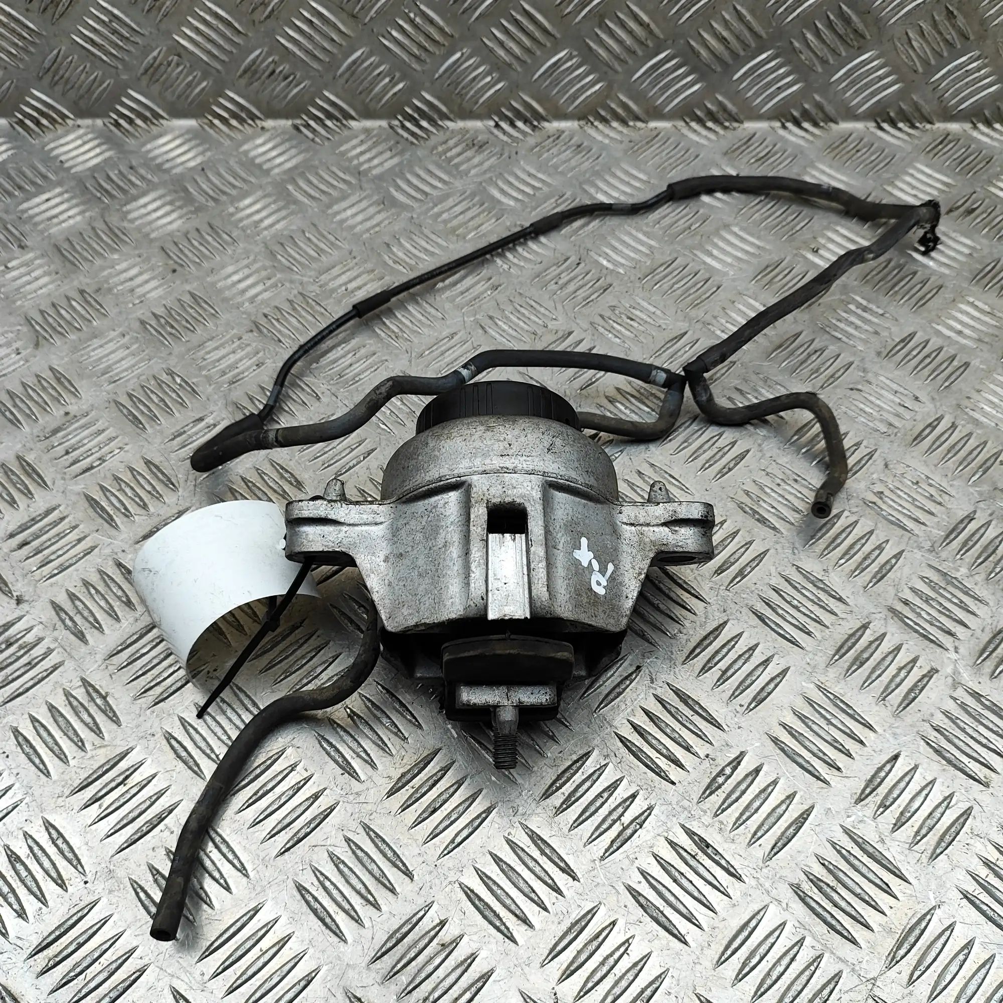 Jaguar XE Left Side Engine Mount Left Side Engine Mount — JAGUAR XE (X760) (2015...