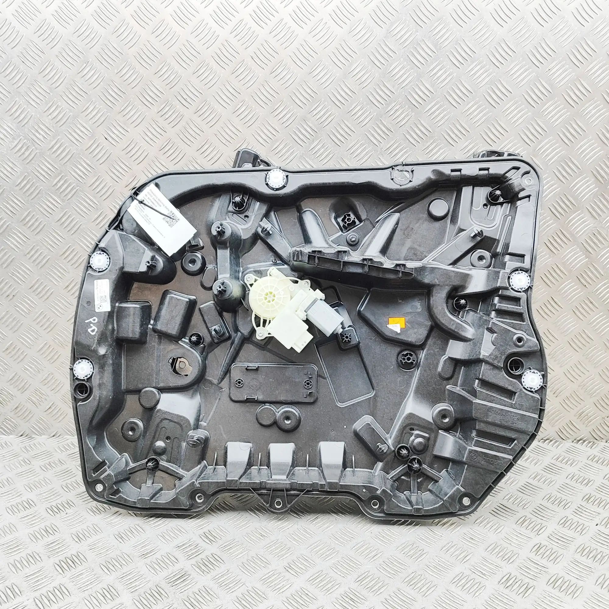 BMW X5 (G05) Front Right Door Window Regulator Front Right Door Window Regulator — BMW X5 (G05...
