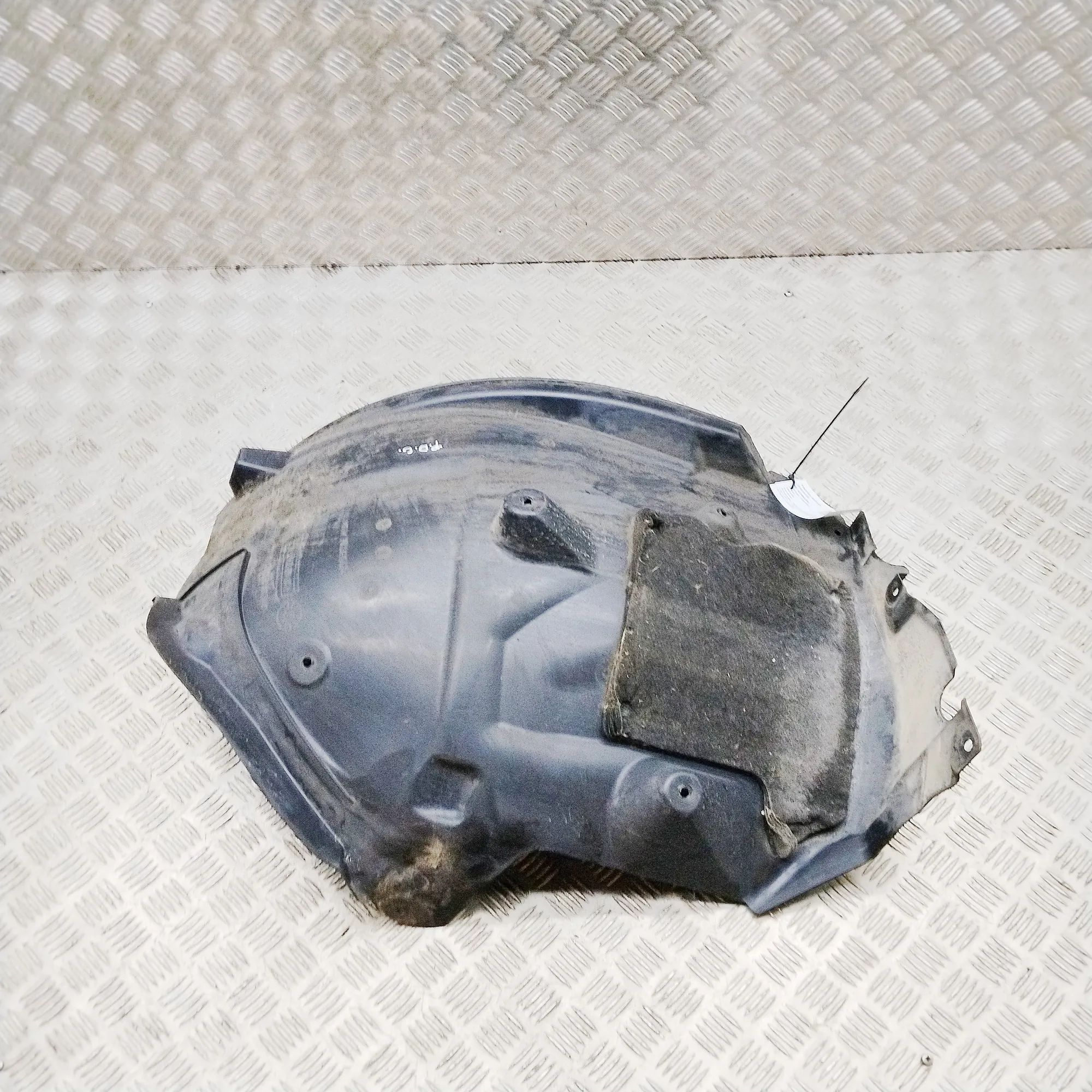 Mercedes-Benz EQS (V297 / X296) Wheel arch liner — front — right — rear section Wheel arch liner — front — right — rear section...