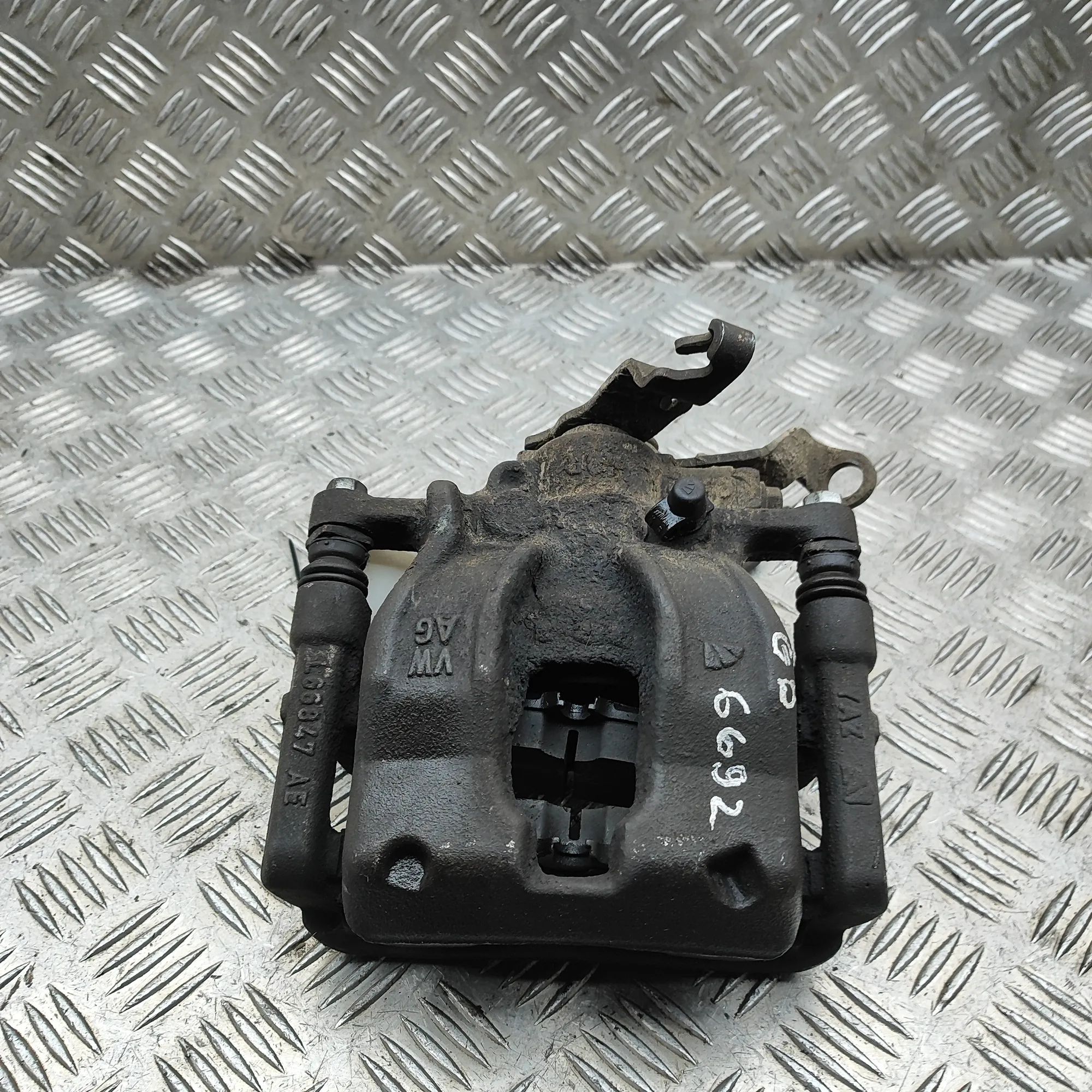 Volkswagen Crafter Brake caliper — rear right Brake caliper — rear right — VW CRAFTER (Van SY...