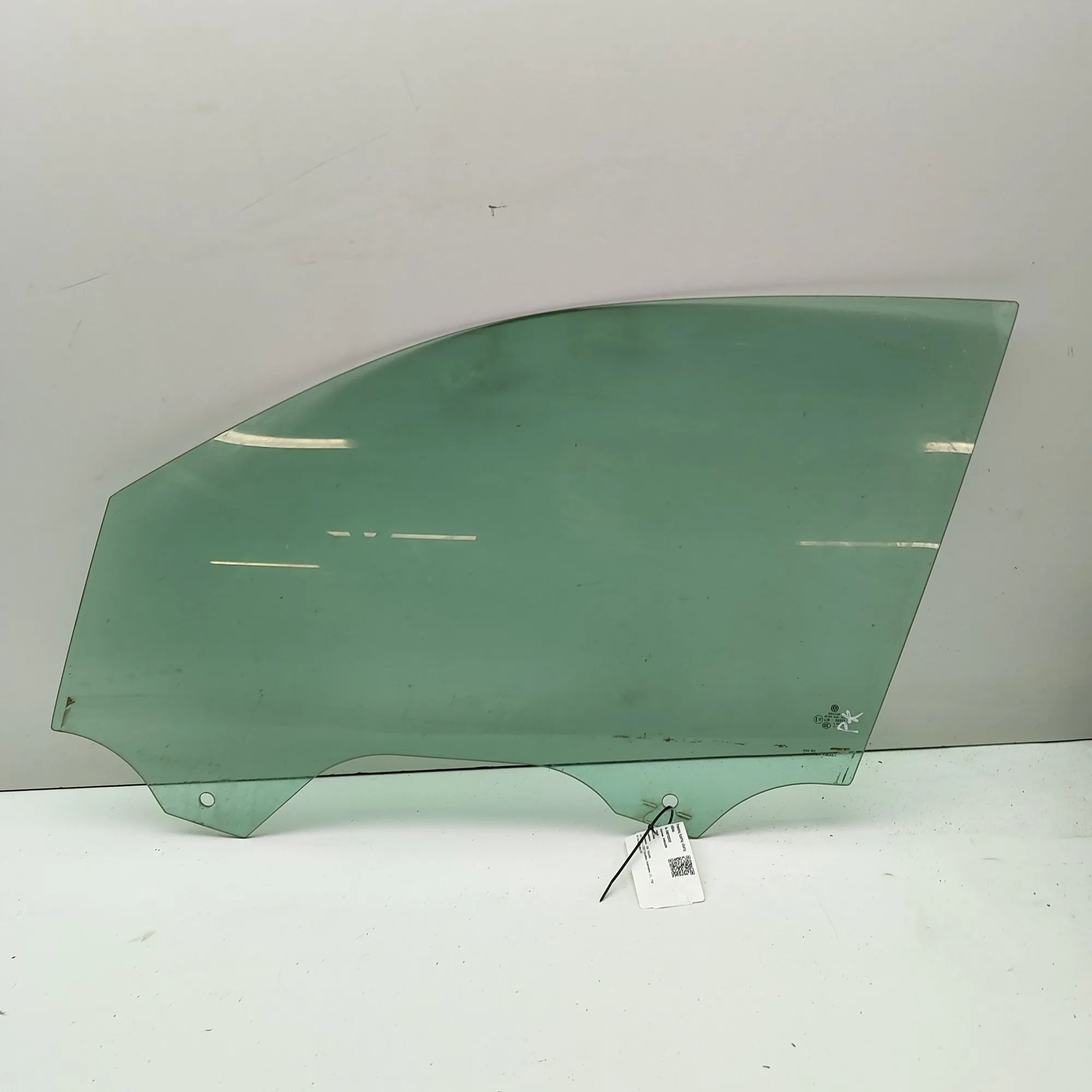 Volkswagen Tiguan Front Left Door Window Front Left Door Window — VW TIGUAN (AD1) (2016-...