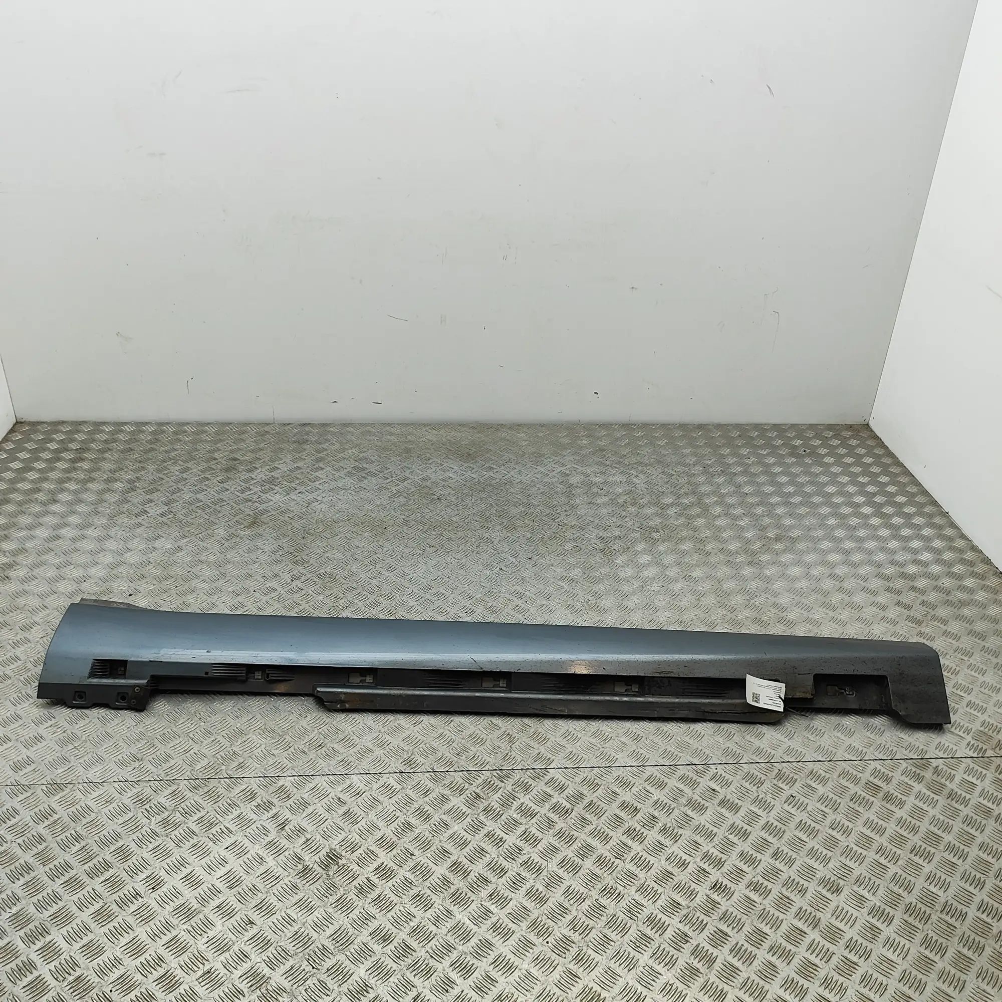 Volvo V40 Right Side Plastic Sideskirt Cover Right Side Plastic Sideskirt Cover — VOLVO V40 ...