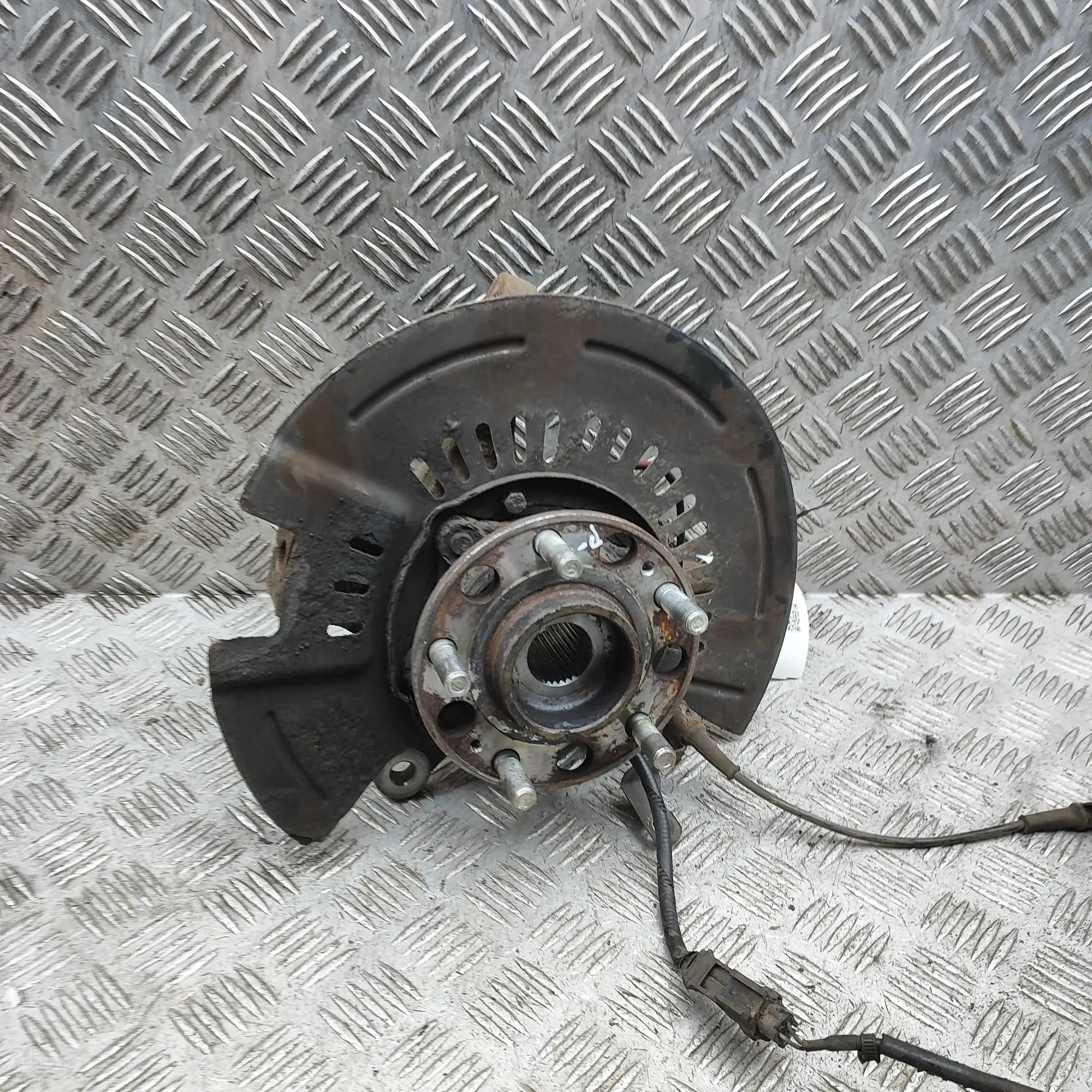 Kia Sorento Front Right Wheel Hub Front Right Wheel Hub — KIA SORENTO (III UM) (2...