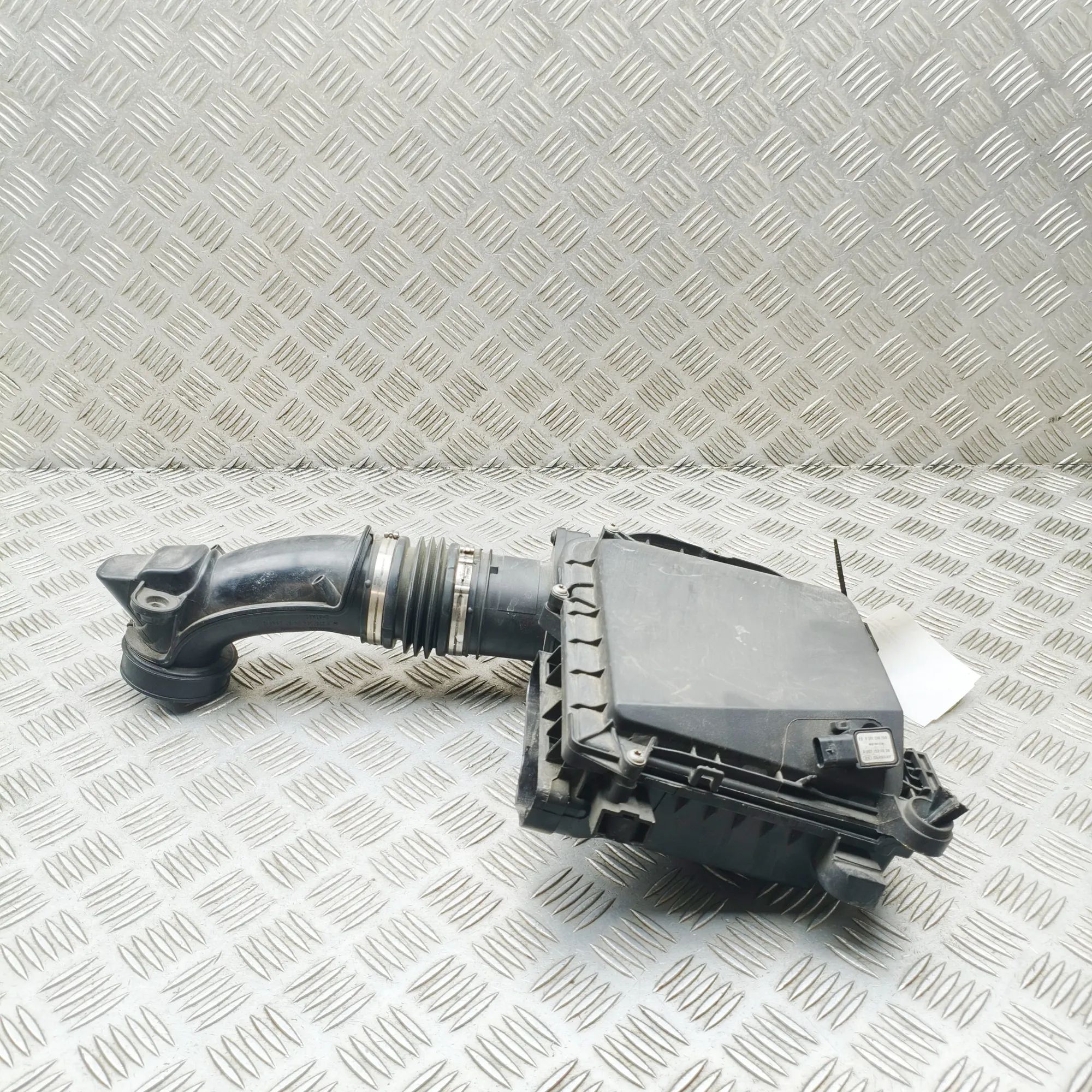 Mercedes-Benz ML / GLE (W166) Air filter box  Air Filter Box — MERCEDES BENZ GLE (W166) (2015...