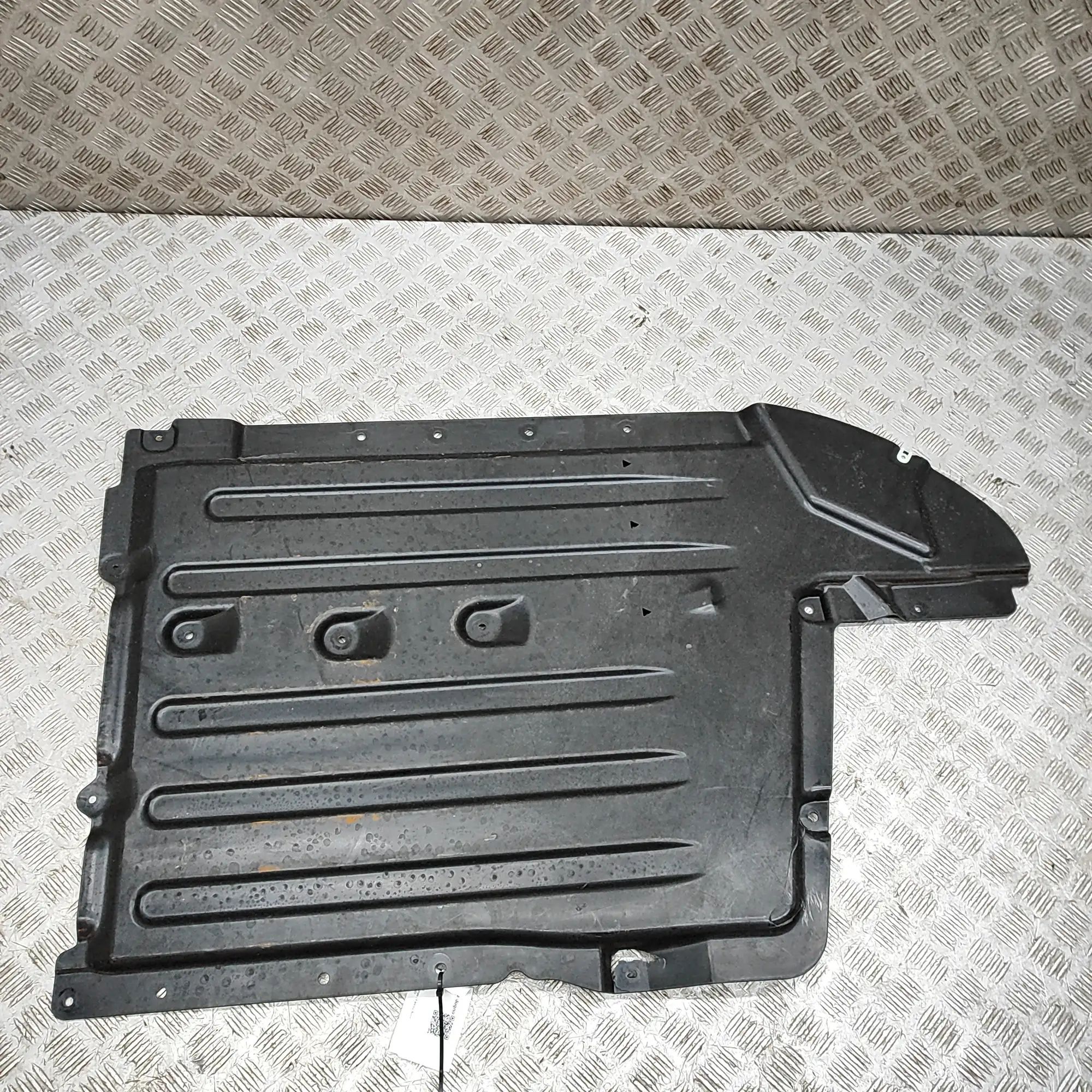BMW X5 (G05) Rear Middle Underbody Cover Rear Middle Underbody Cover — BMW X5 (G05) (201...