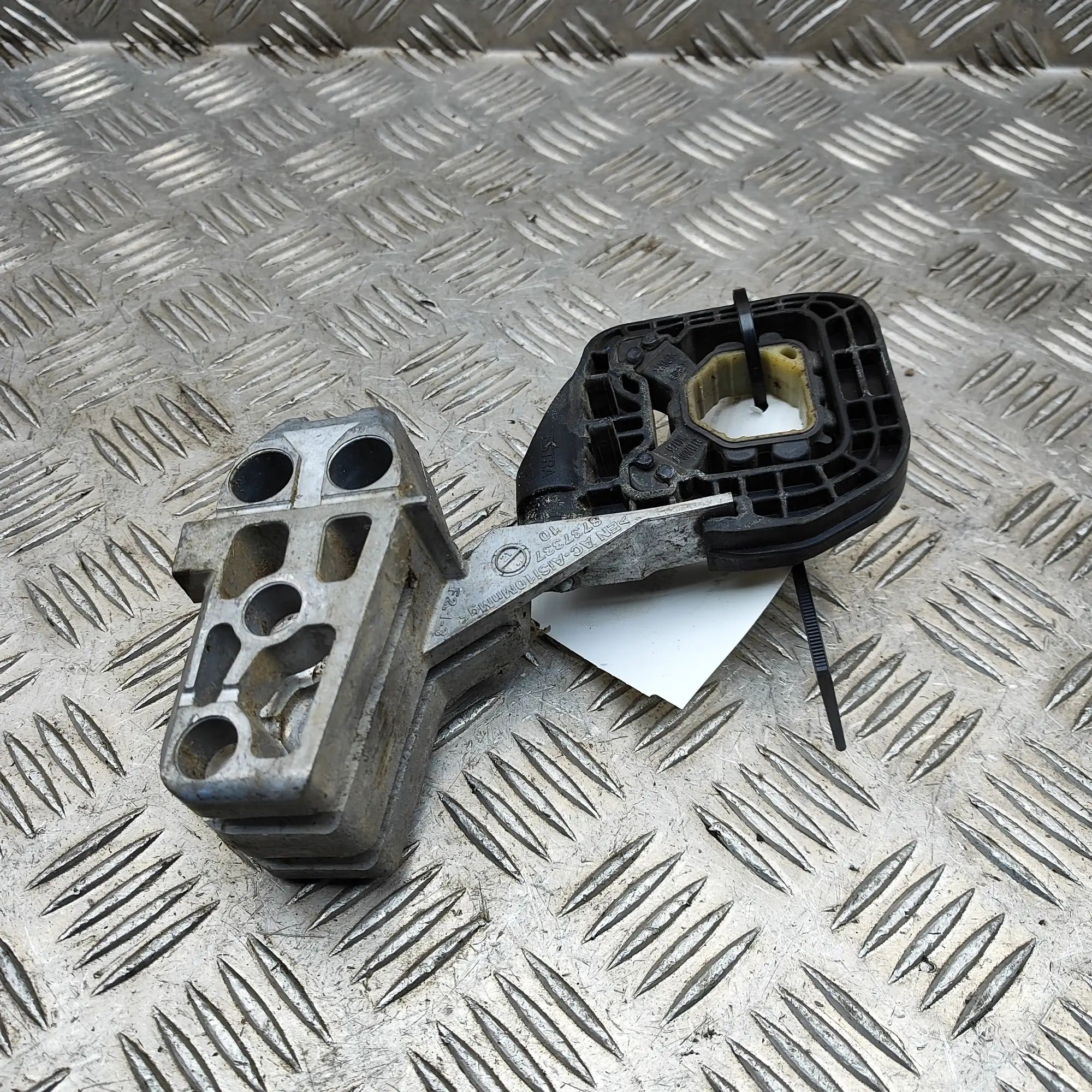 Mini Countryman (U25) Radiator Holder Radiator Holder — MINI COUNTRYMAN (U25) (2022-....