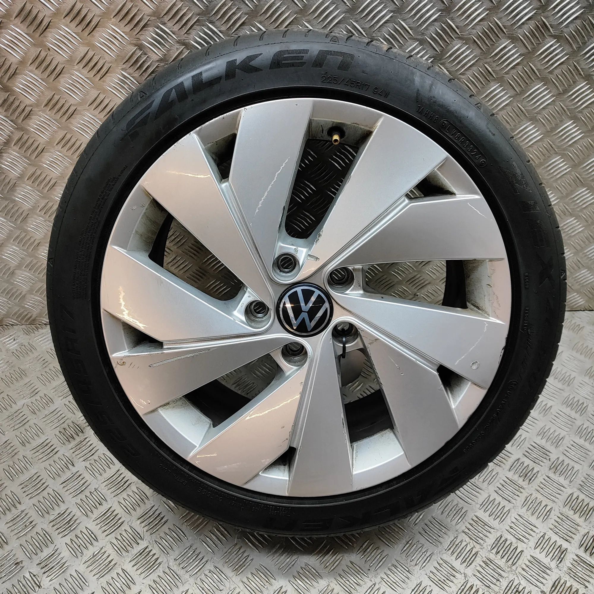 Volkswagen Golf 8 Alloy Wheel Alloy wheel — VW GOLF VIII VARIANT (CG5) (2020-...