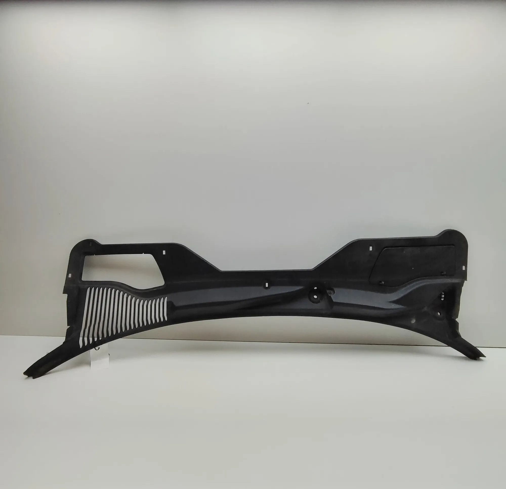 Jaguar XJ Front Wiper Cowl Trim Front Wiper Cowl Trim — JAGUAR XJ (X350) (2003-...
