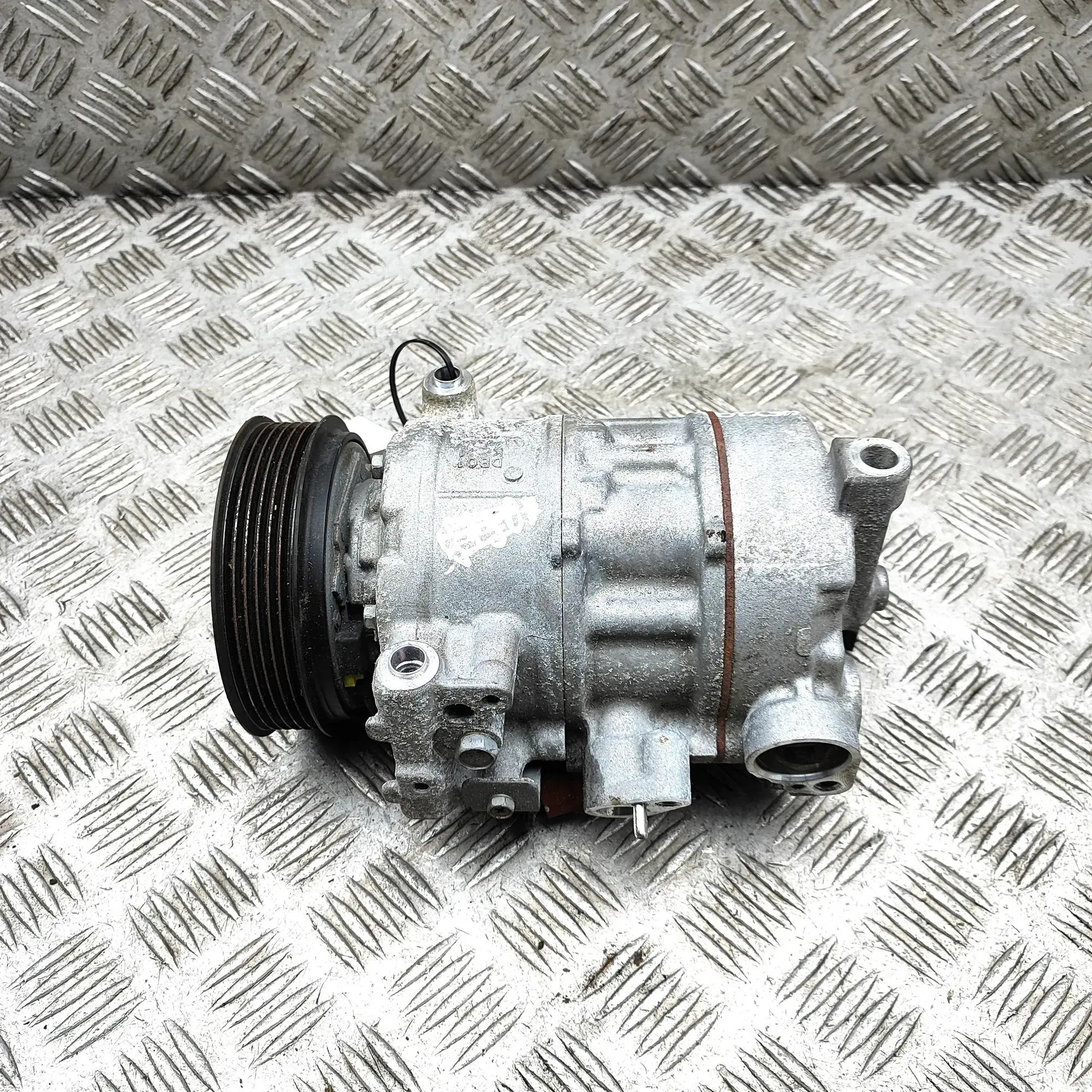 Volkswagen Tiguan Air-conditioning compressor Air-conditioning compressor — VW TIGUAN (AD1) (...