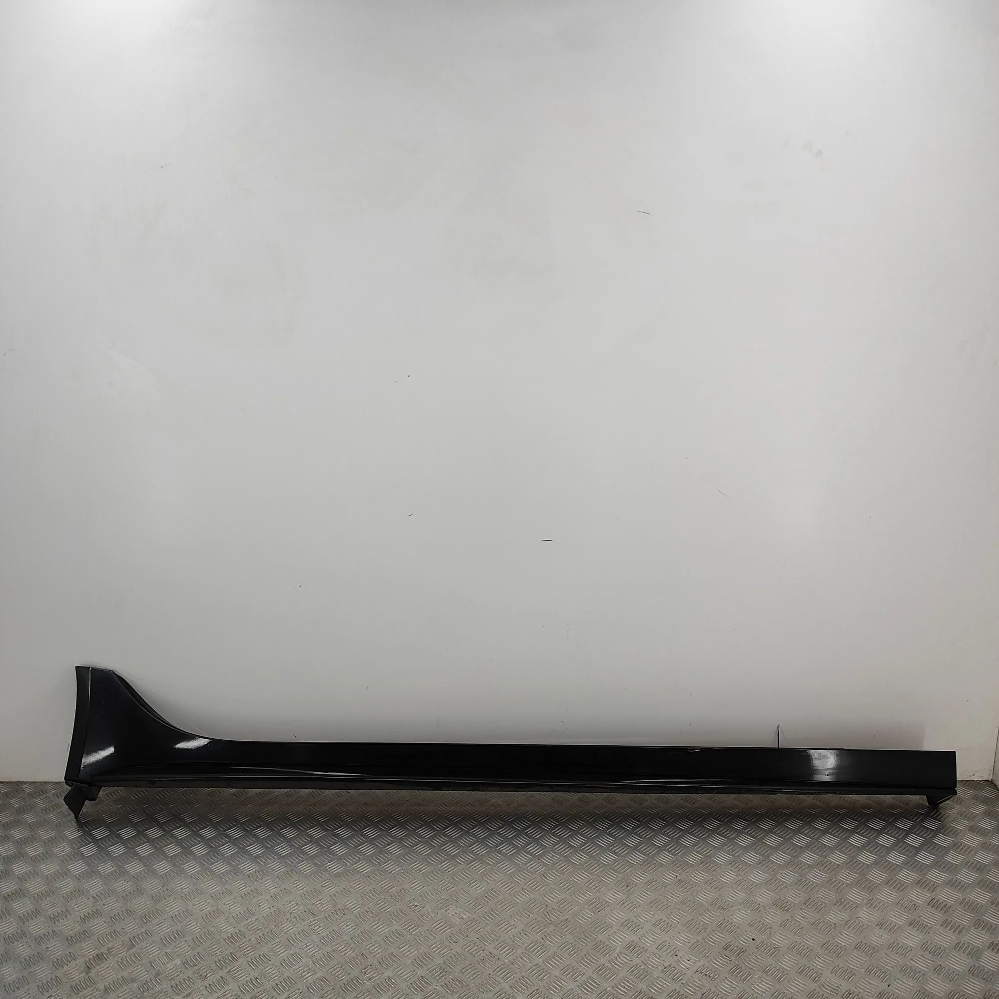 Jaguar XE Right Side Plastic Sideskirt Cover Right Side Plastic Sideskirt Cover — JAGUAR XE ...
