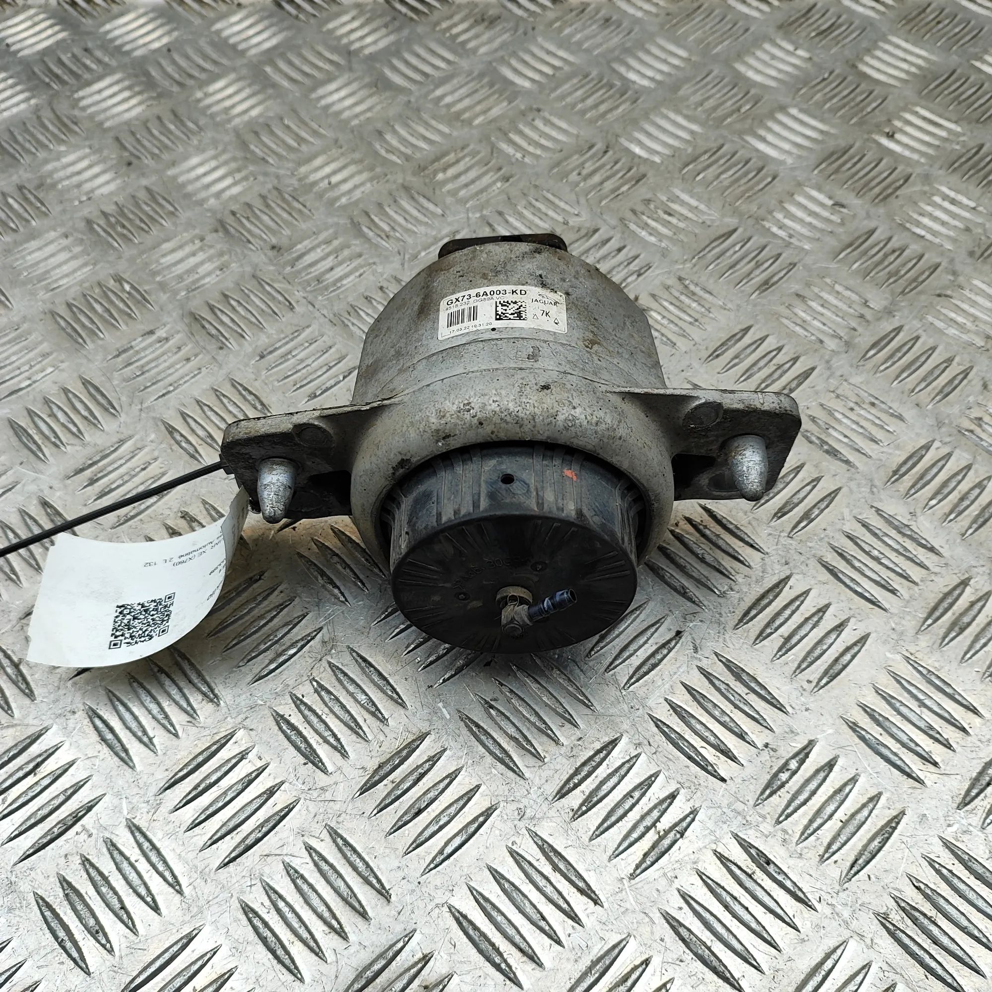 Jaguar XE Right Side Engine Mount Right Side Engine Mount — JAGUAR XE (X760) (201...
