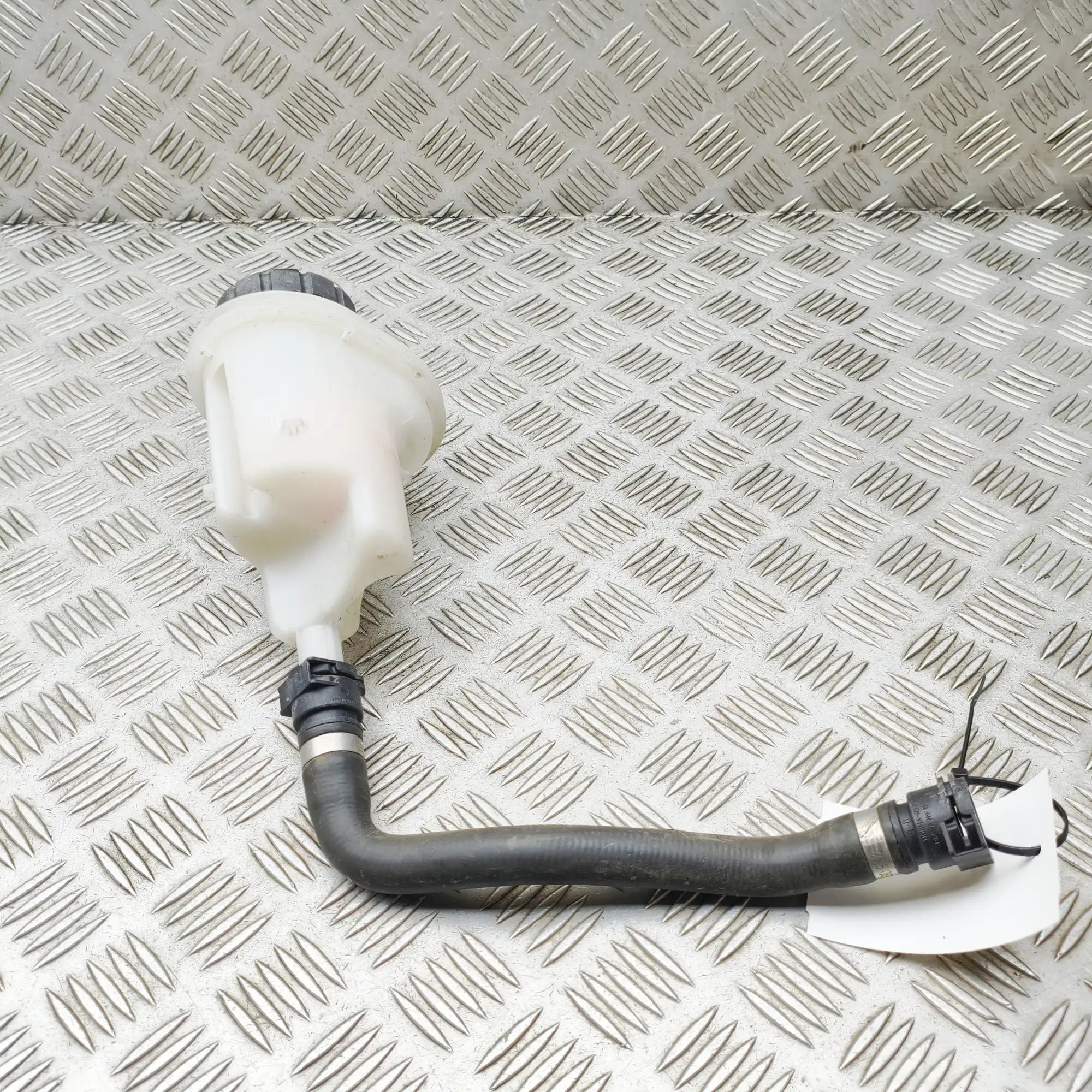 Mercedes-Benz ML / GLE (W166) Coolant Expansion Tank Coolant Expansion Tank — MERCEDES BENZ GLE (W16...