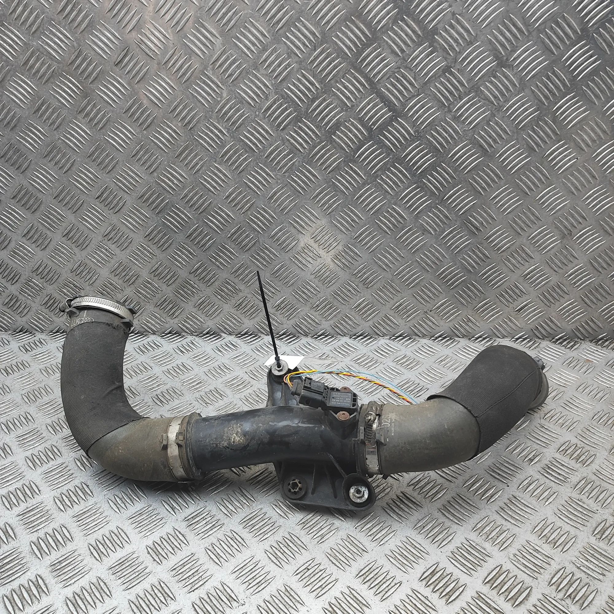 Audi Q5 (8R) Intercooler Hose Pipe Intercooler Hose Pipe — AUDI Q5 (8R) (2008-2017...