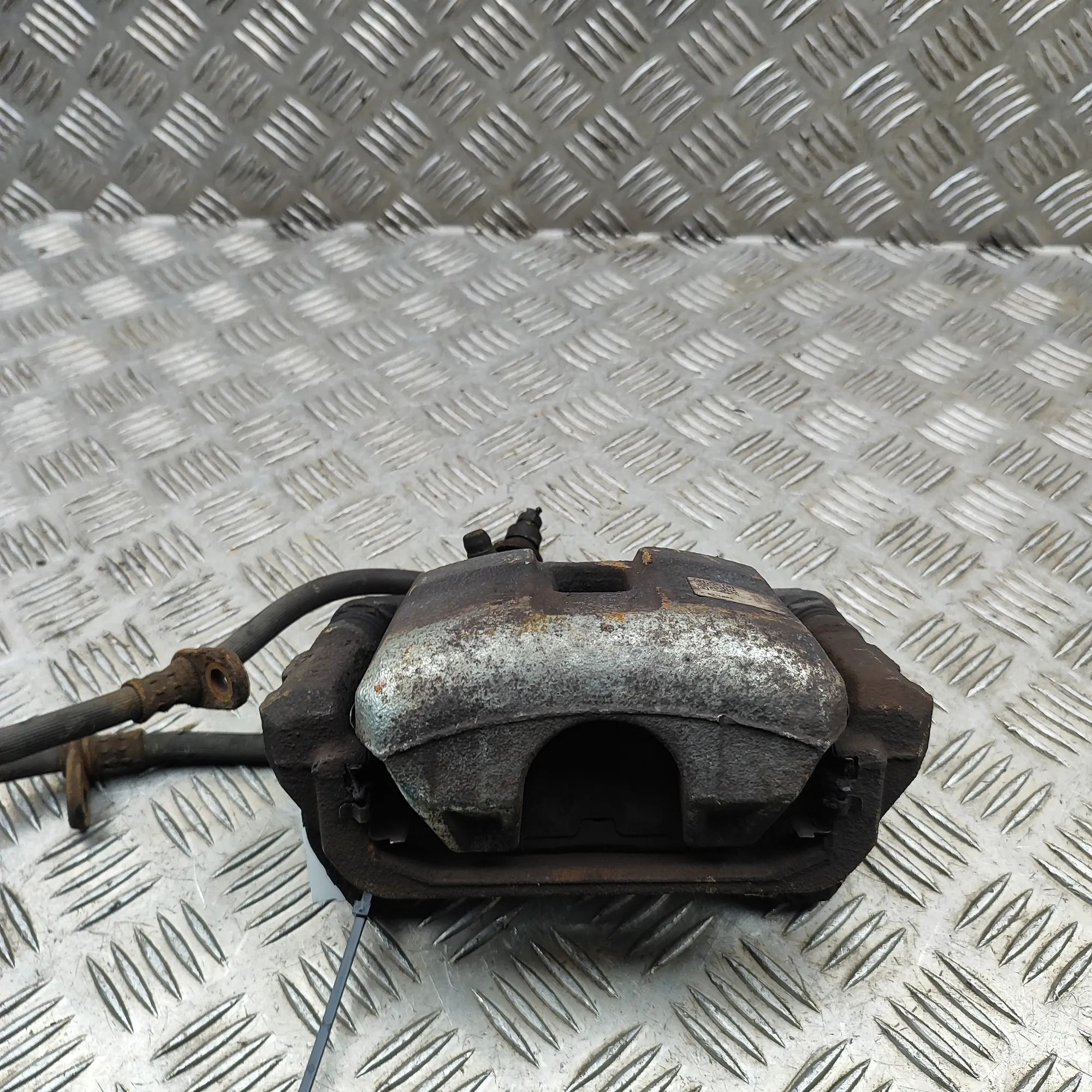 Honda S2000 Brake caliper — front left Brake caliper — front left — HONDA S2000 (AP) (...