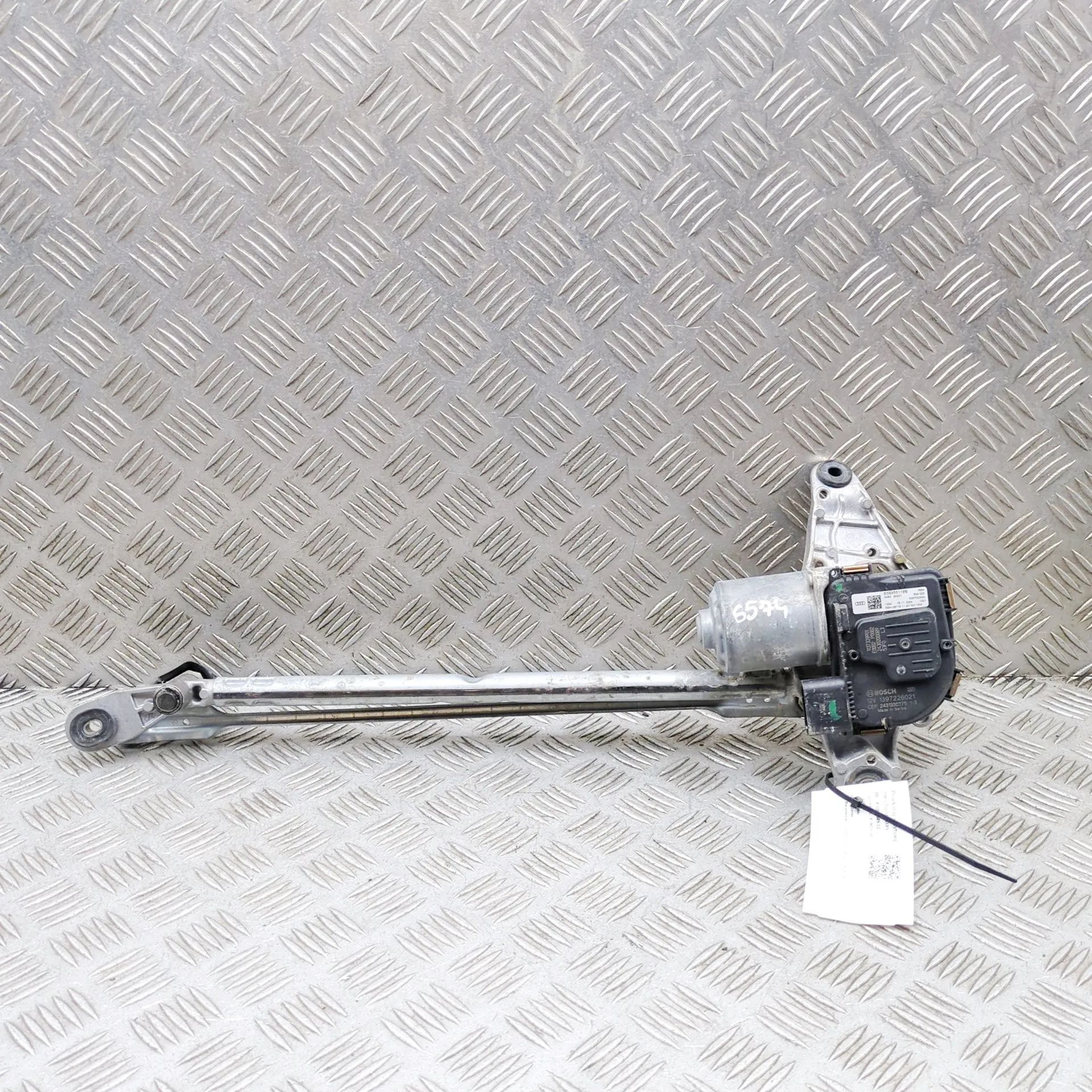 Audi Q3 (F3) Front Windshield Wiper Mechanism Front Windshield Wiper Mechanism — AUDI Q3 (Spo...