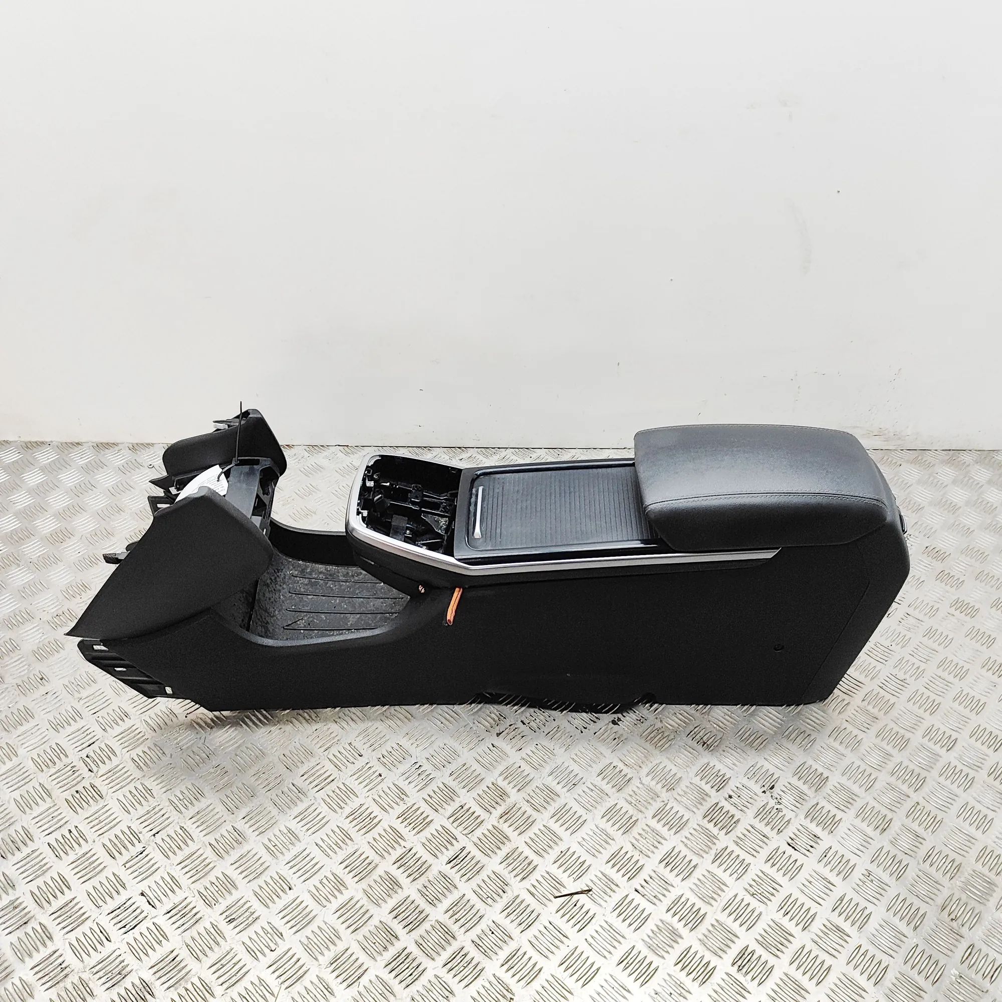 Kia Niro center console center Console — KIA NIRO (2016-...) — 84610-Q4...